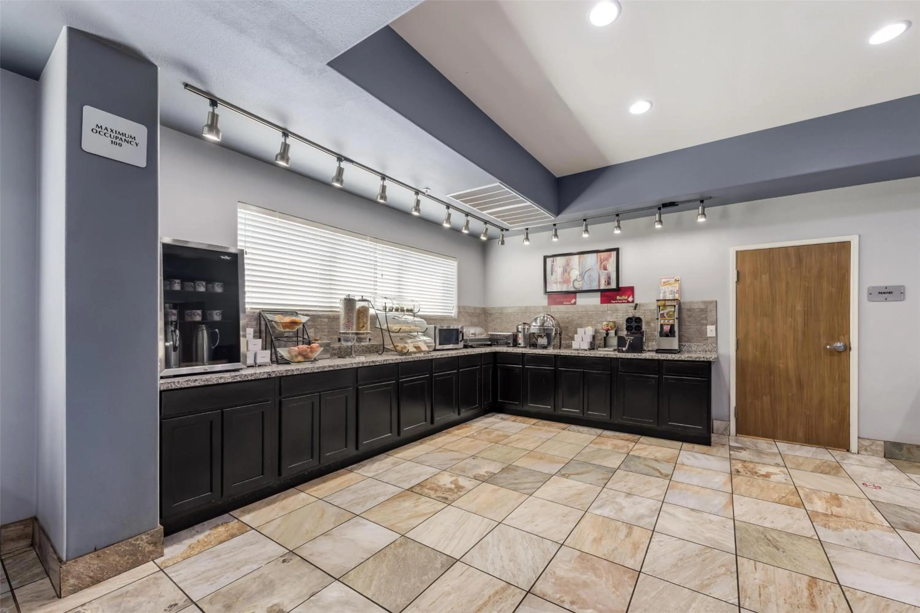 Breakfast in Best Western Plus Sand Bass Inn and Suites