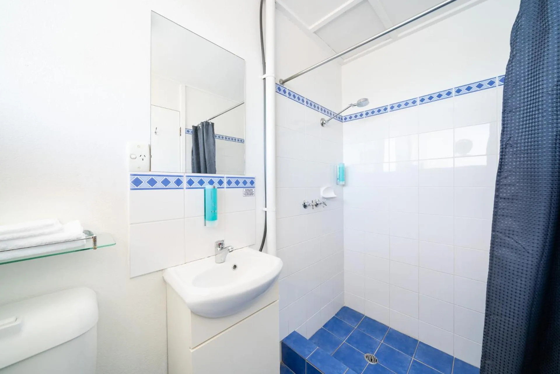 Bathroom in Bathurst Studio Apartments