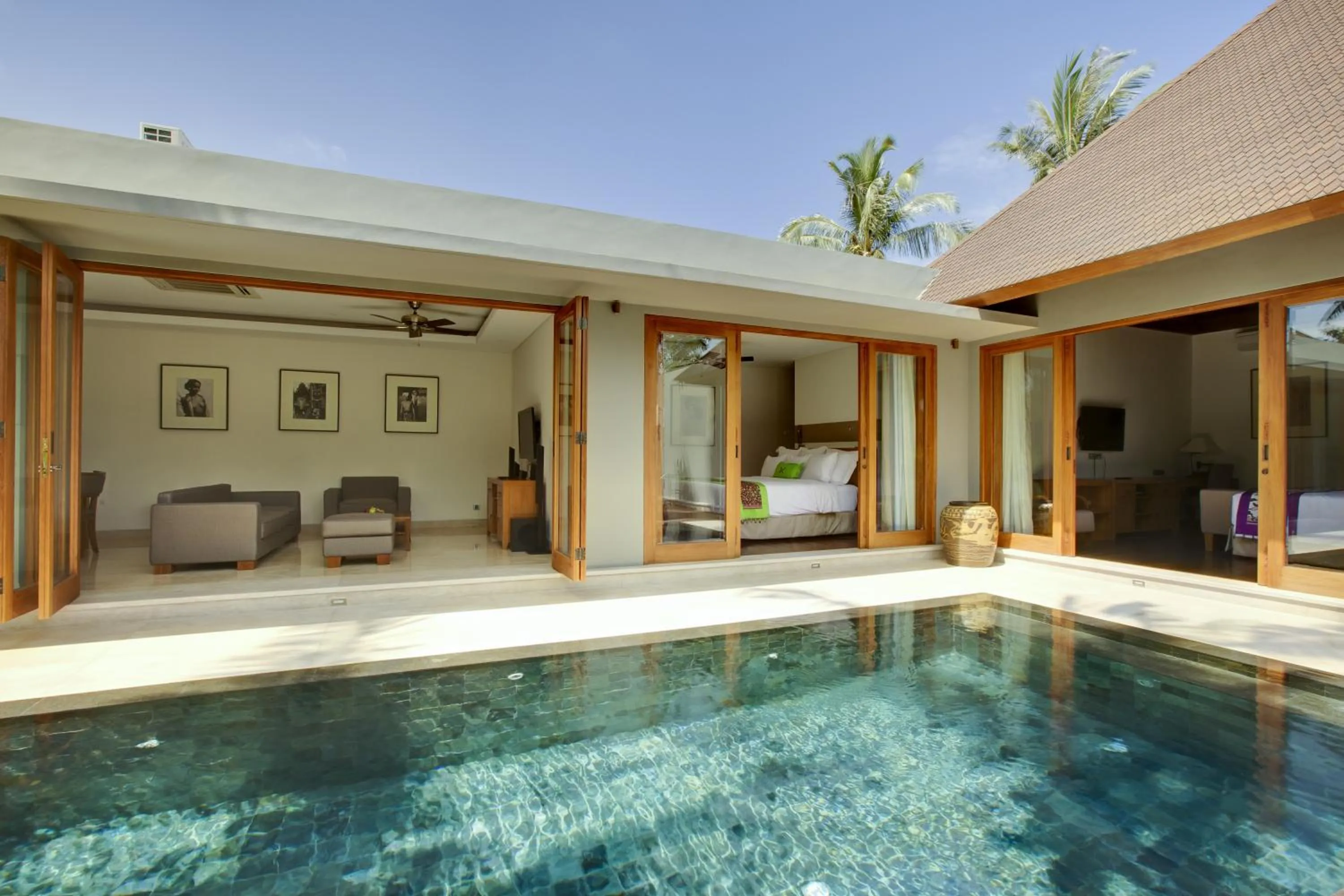 Swimming pool in KoenoKoeni Villa