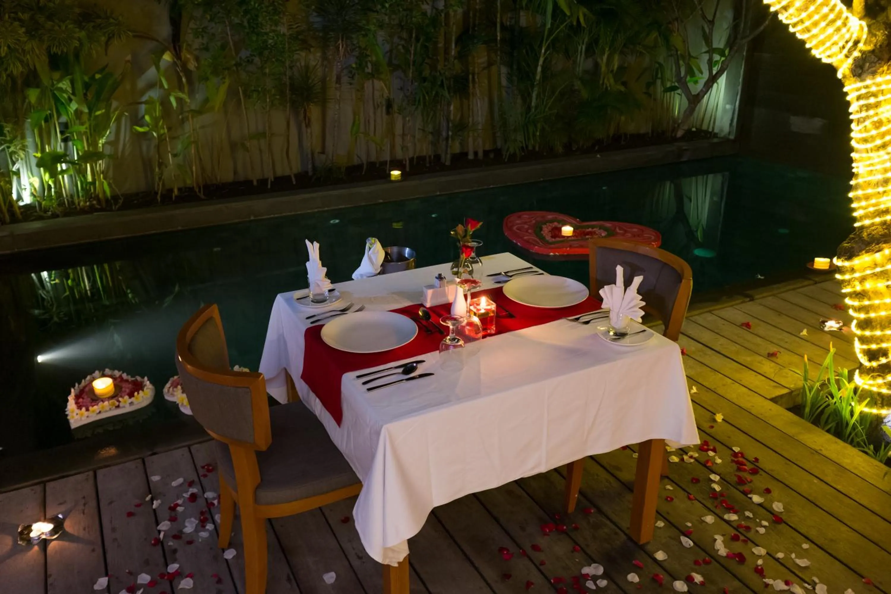 Food and drinks in KoenoKoeni Villa