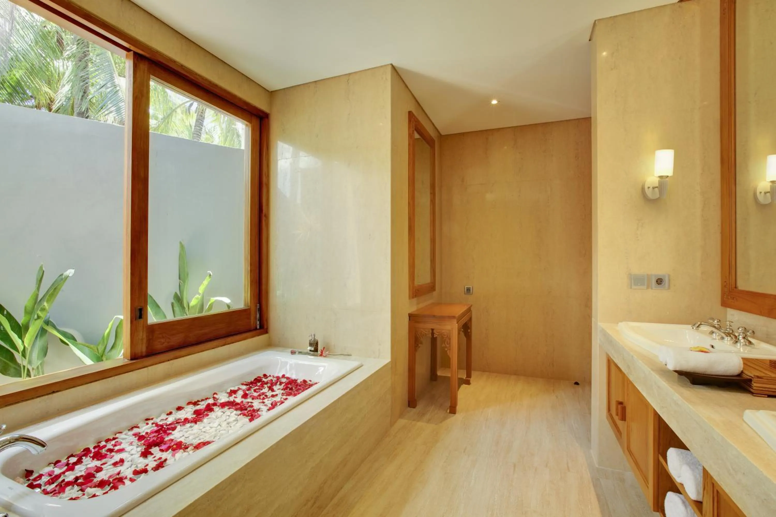 Bathroom, Bed in KoenoKoeni Villa