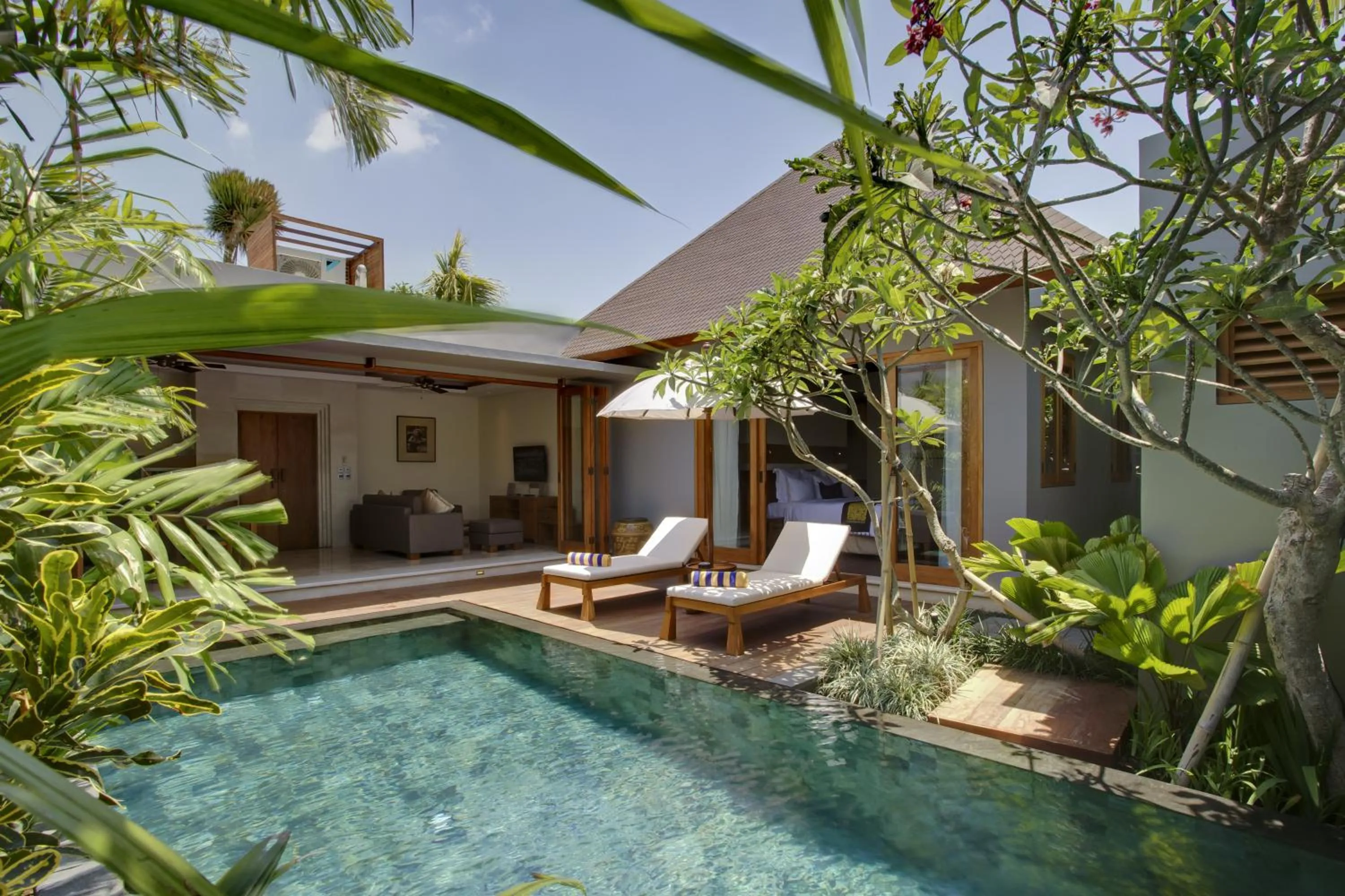 Swimming pool in KoenoKoeni Villa