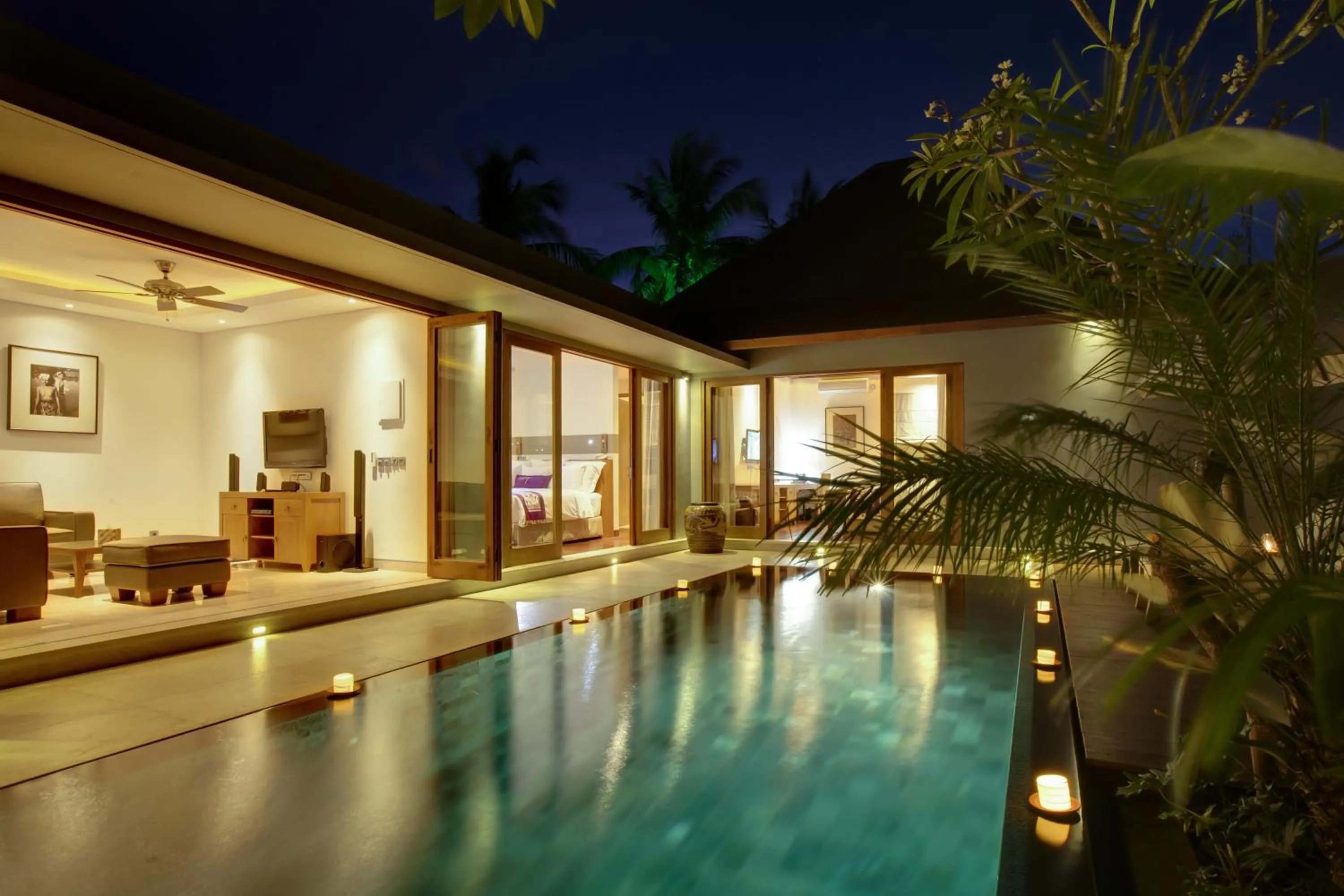 Swimming pool in KoenoKoeni Villa