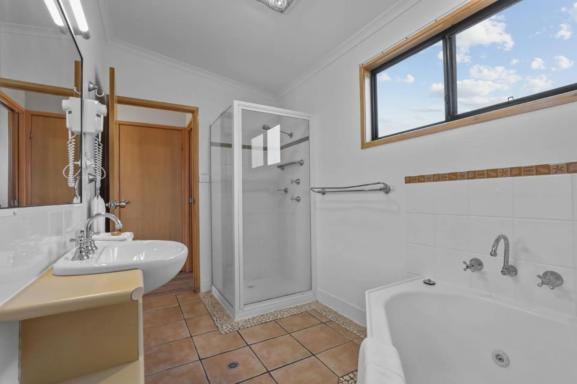 Property building in Werri Beach Holiday Park