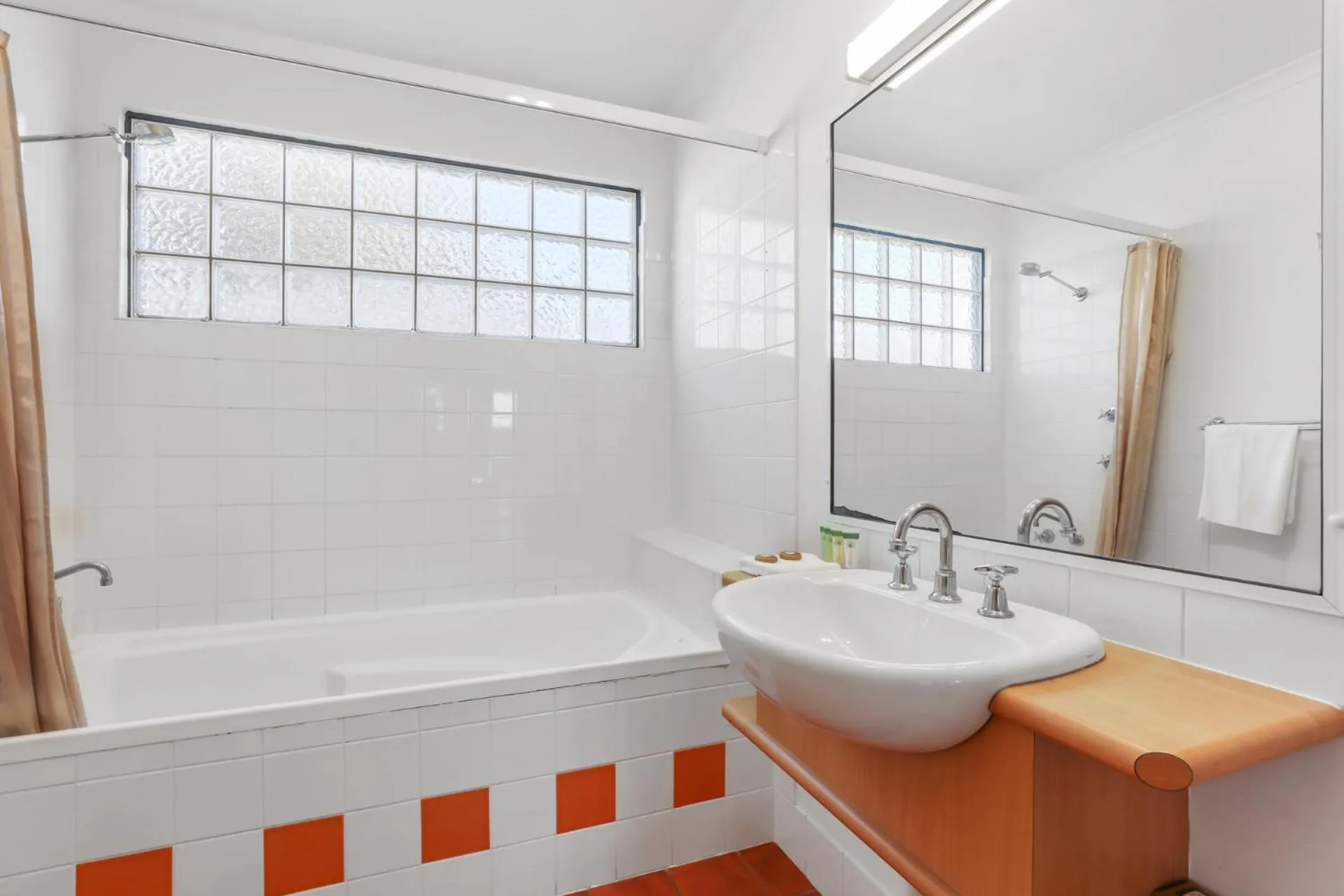 Property building in Werri Beach Holiday Park