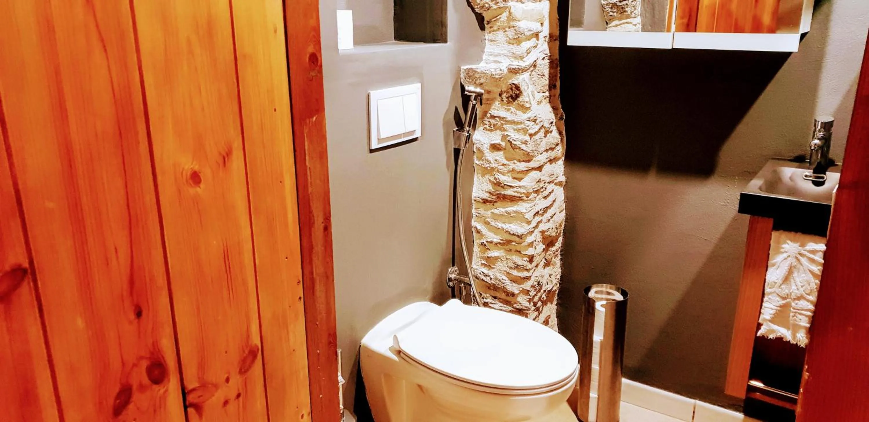 Toilet in La Bergerie de Louvie