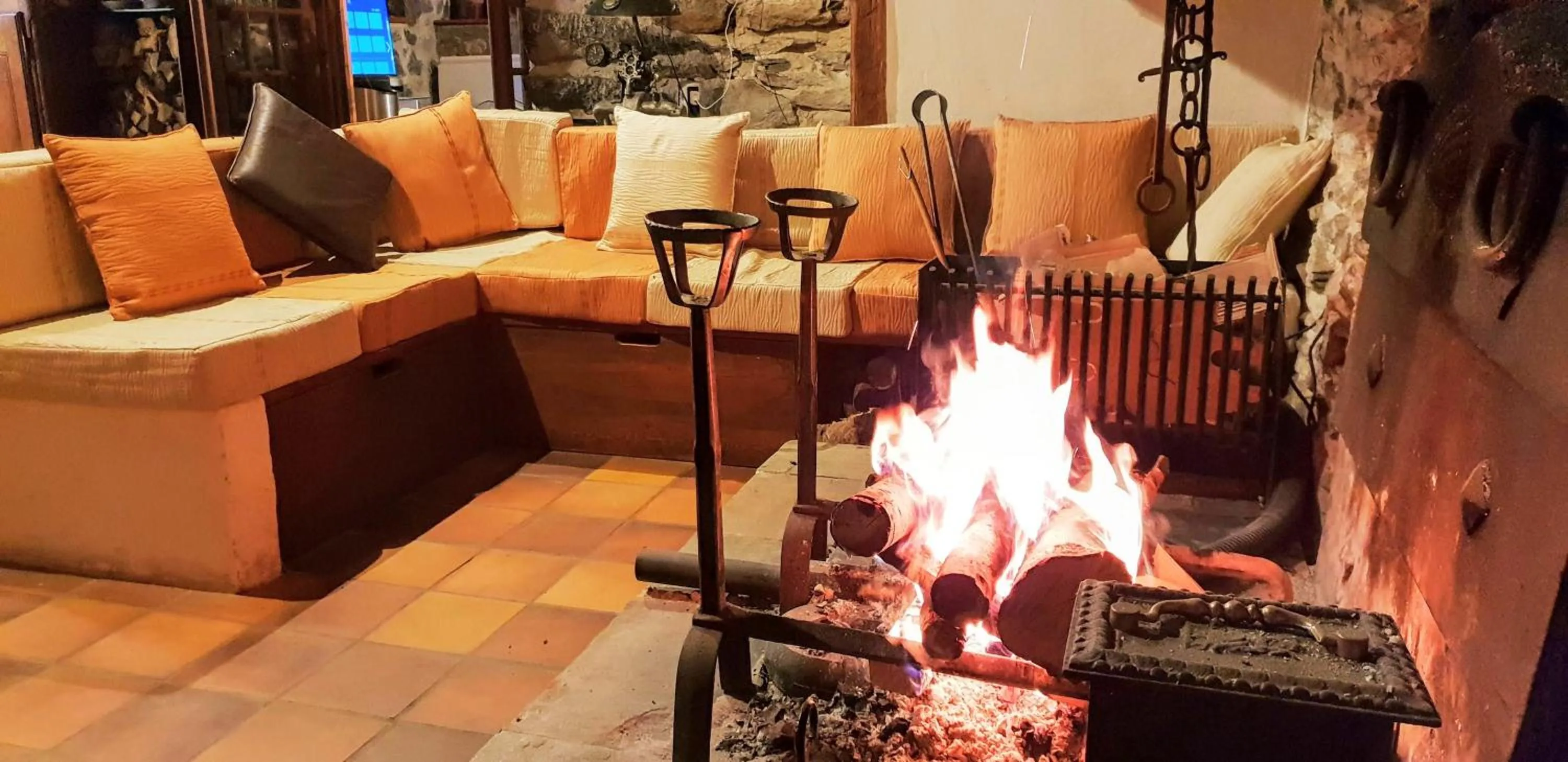 Seating area in La Bergerie de Louvie