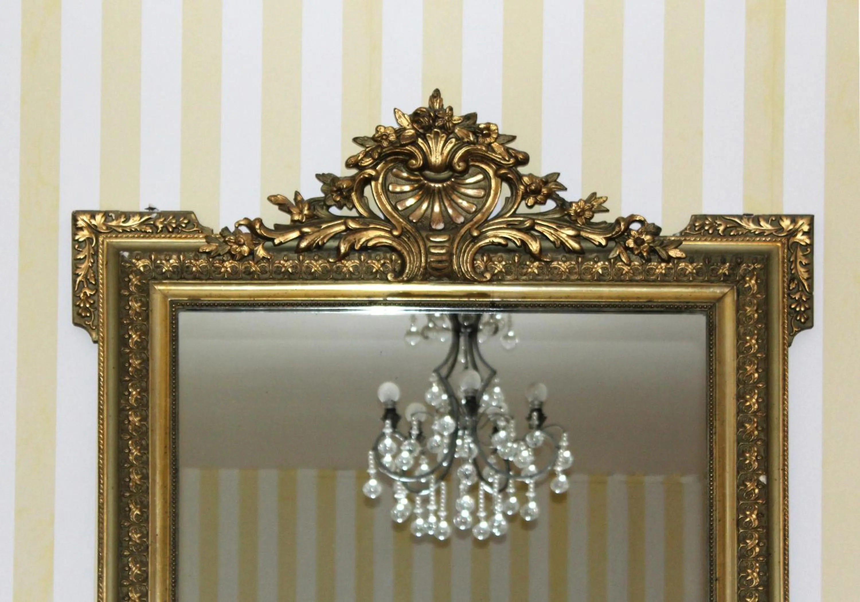 Decorative detail in Chambres d'hôtes La Distillerie B&B