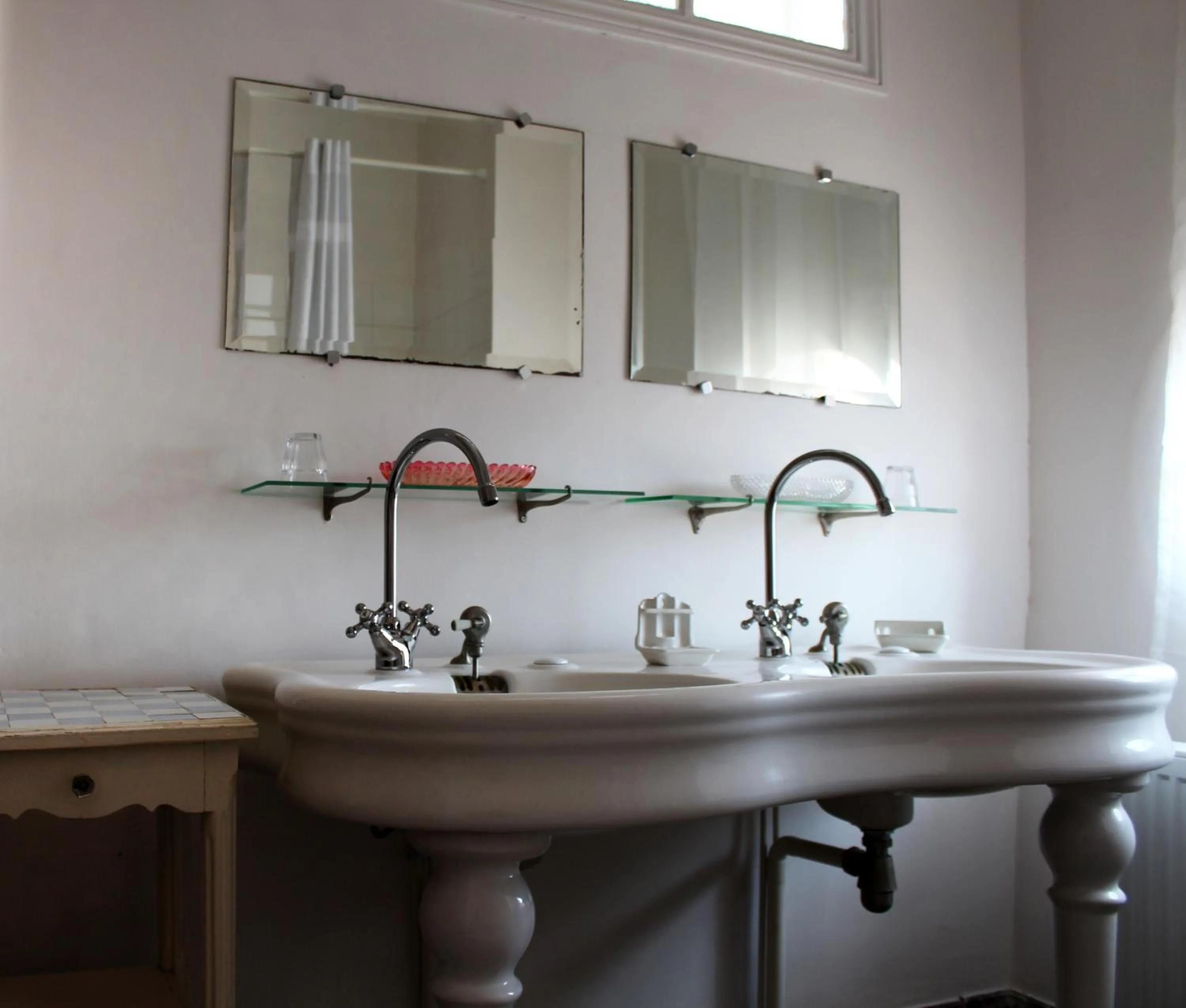 Bathroom in Chambres d'hôtes La Distillerie B&B