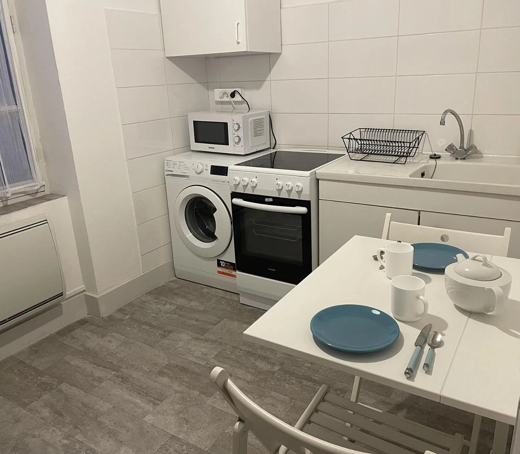 Kitchen or kitchenette in Chambres d'hôtes La Distillerie B&B