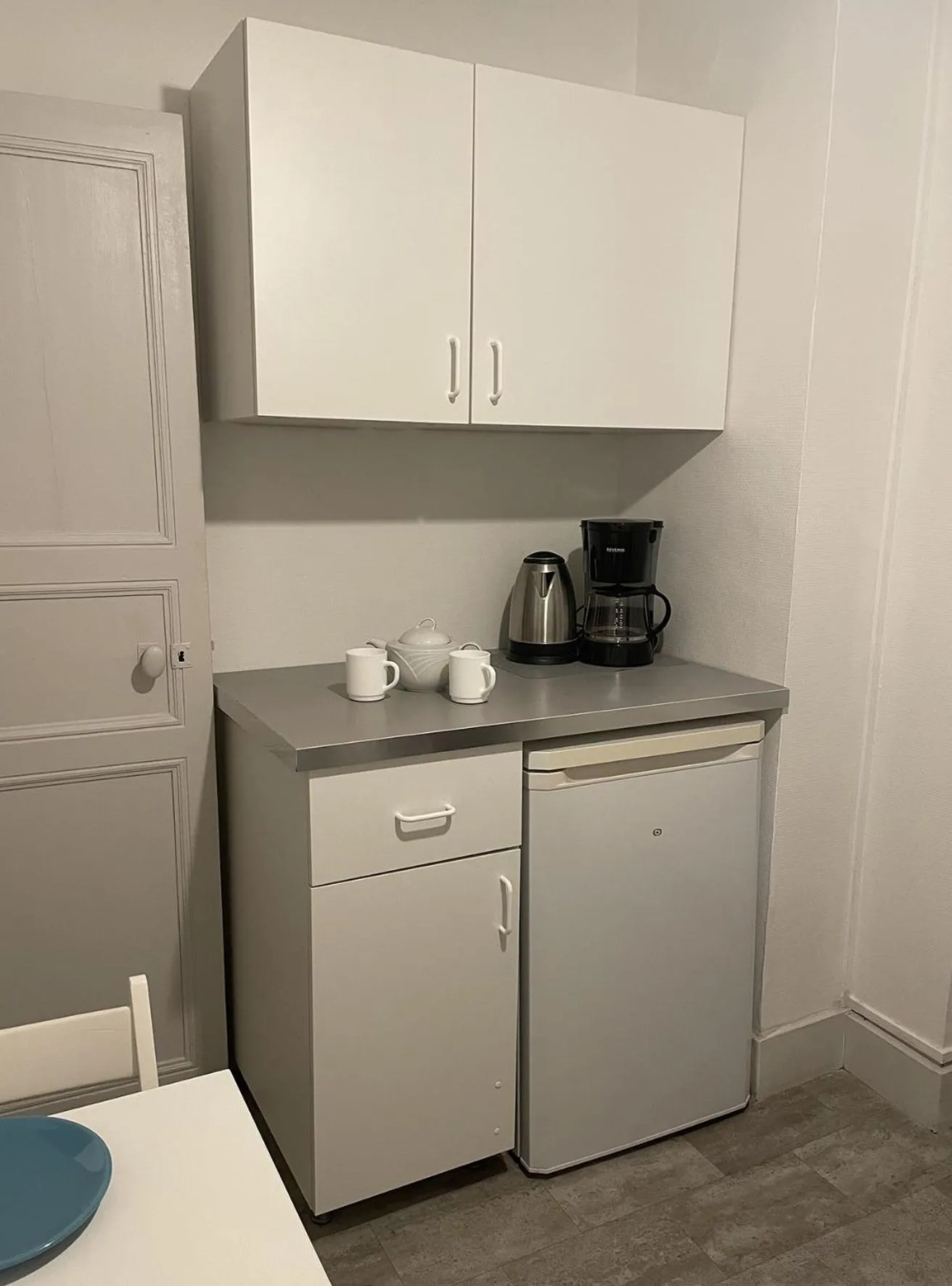 Coffee/tea facilities in Chambres d'hôtes La Distillerie B&B