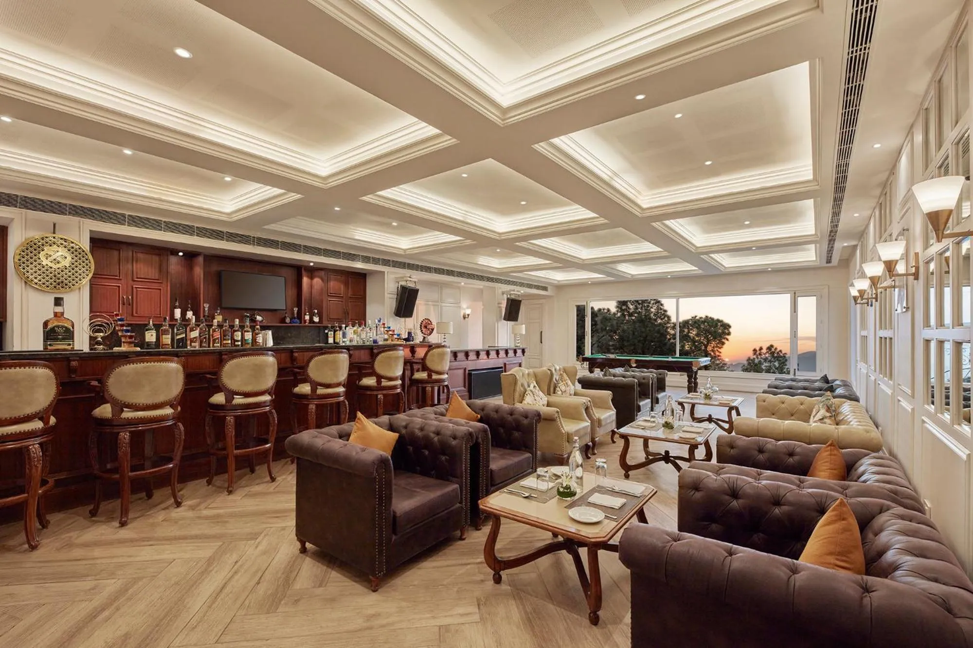 Lounge or bar in Fortune Select Forest Hill, Kasauli - Member ITC Hotels' Group
