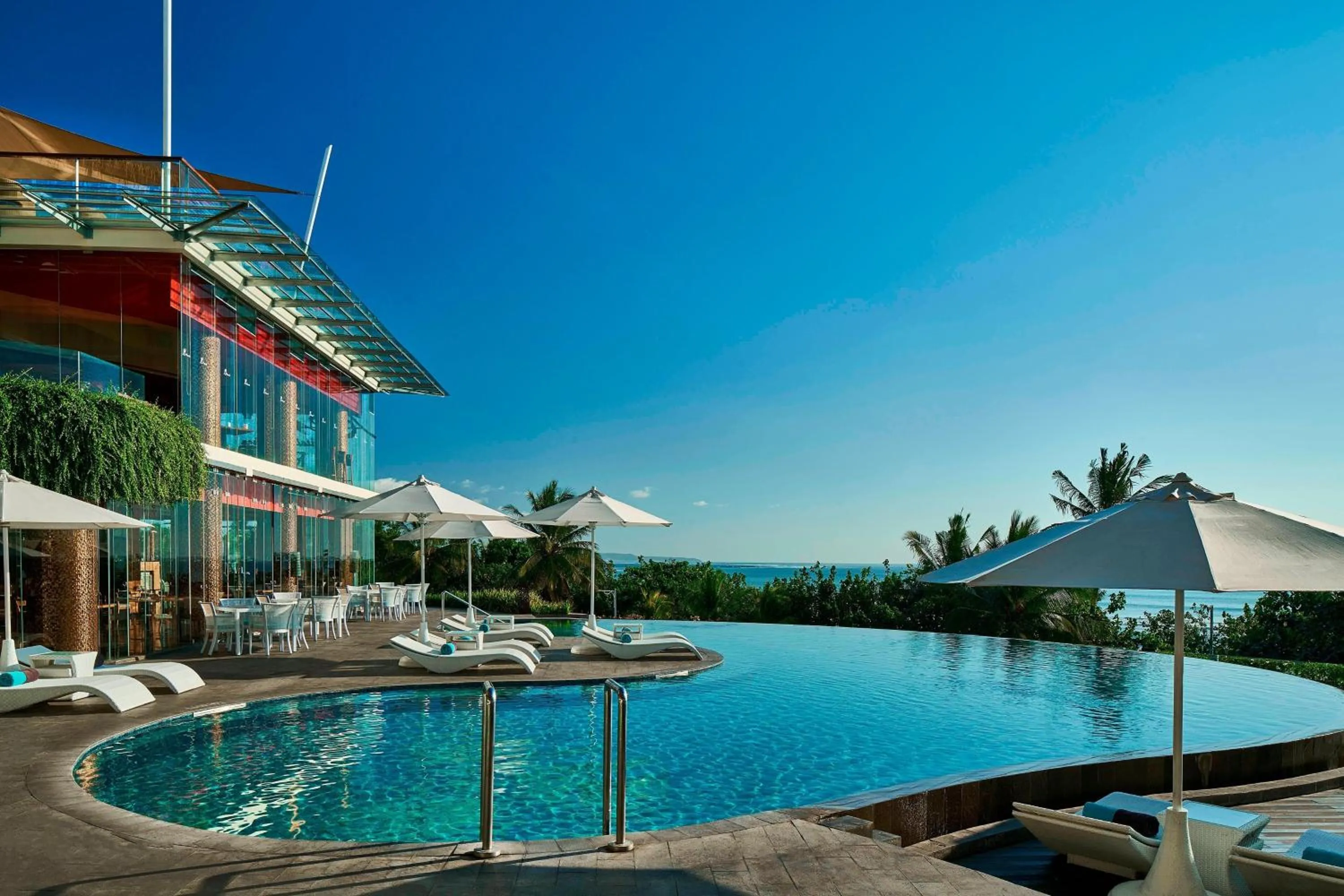 Swimming pool in Sheraton Bali Kuta Resort