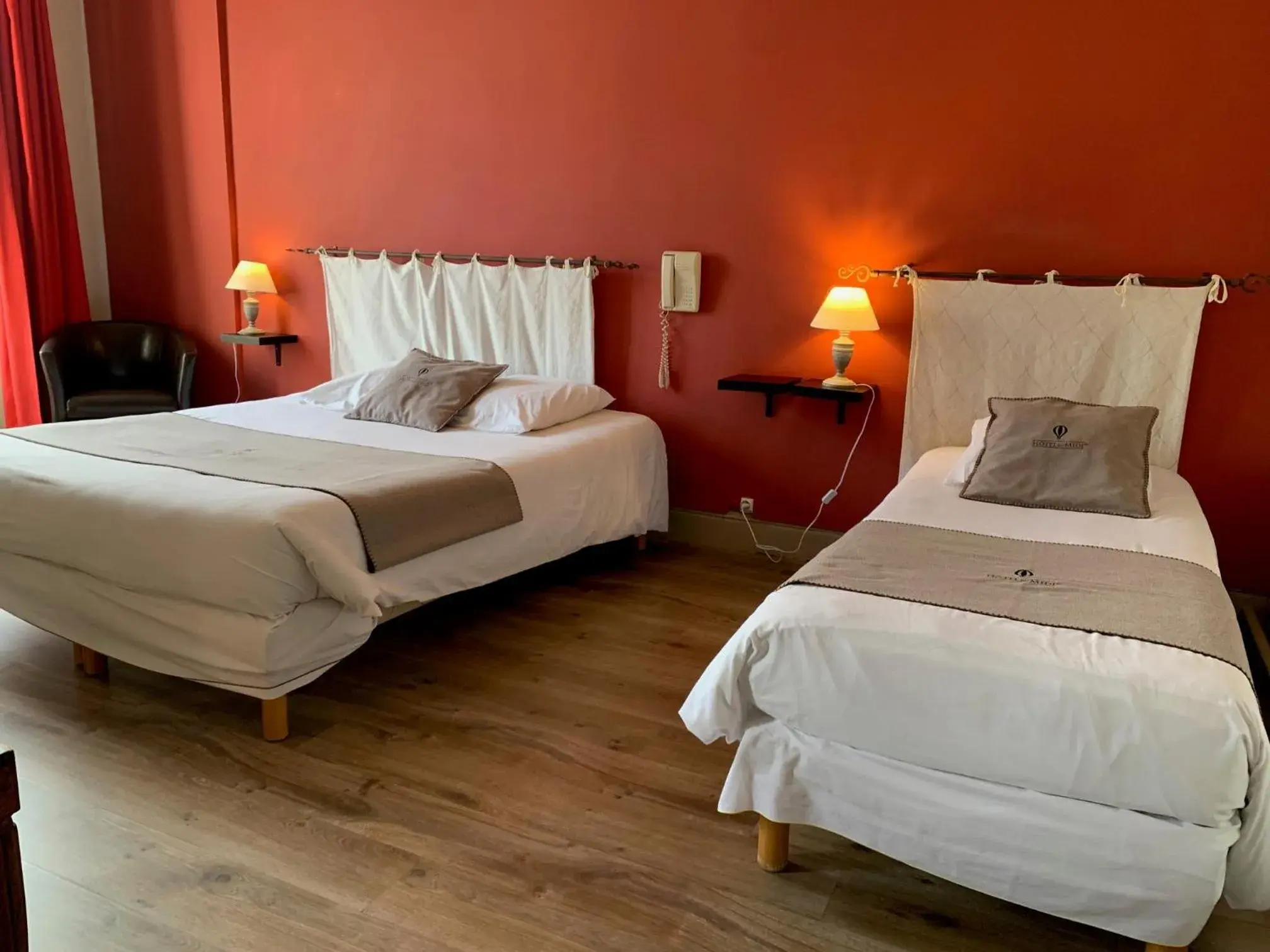 Triple Room in Hôtel du Midi Triple Room in Hôtel du Midi