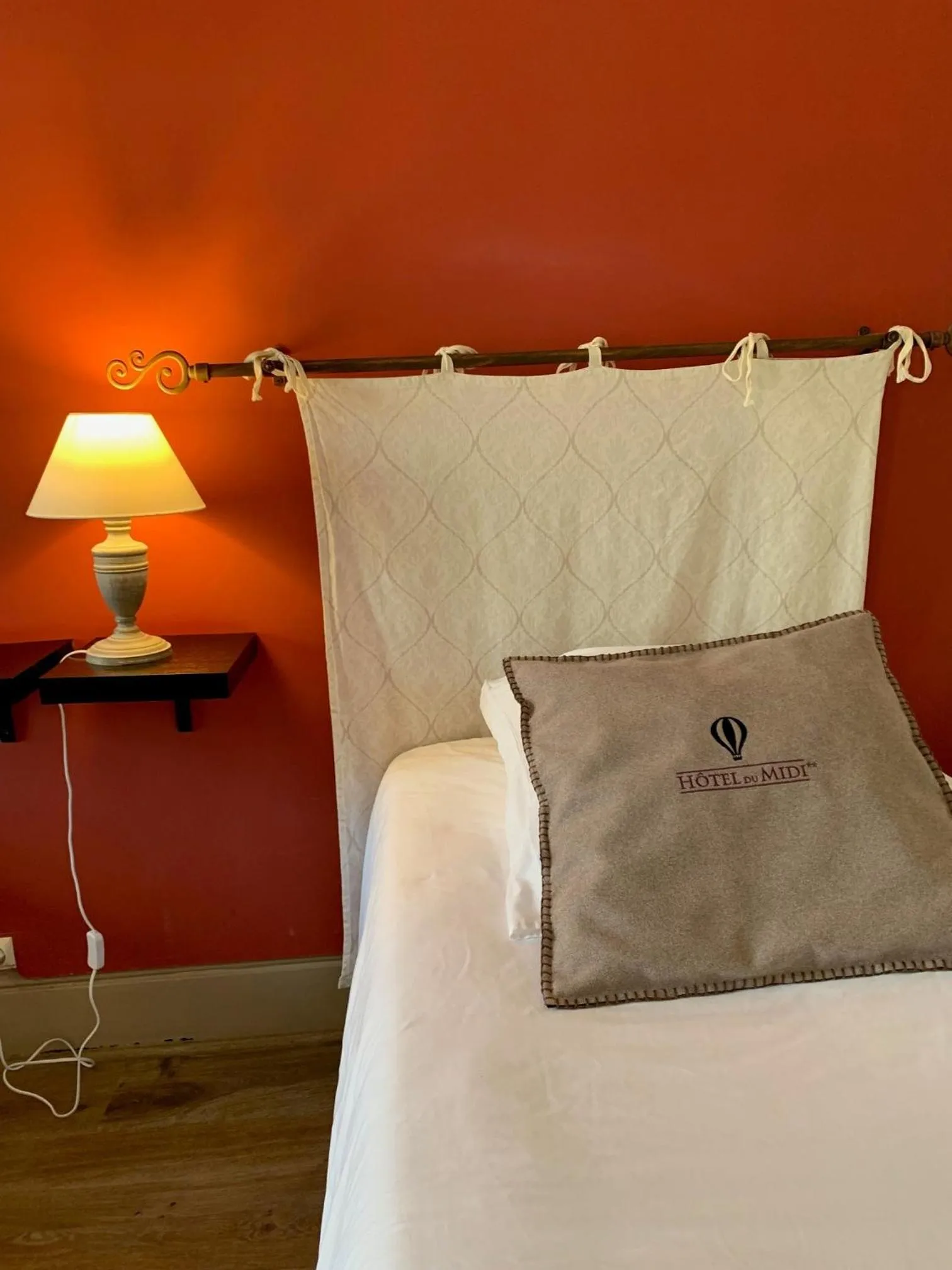 Bed in Hôtel du Midi