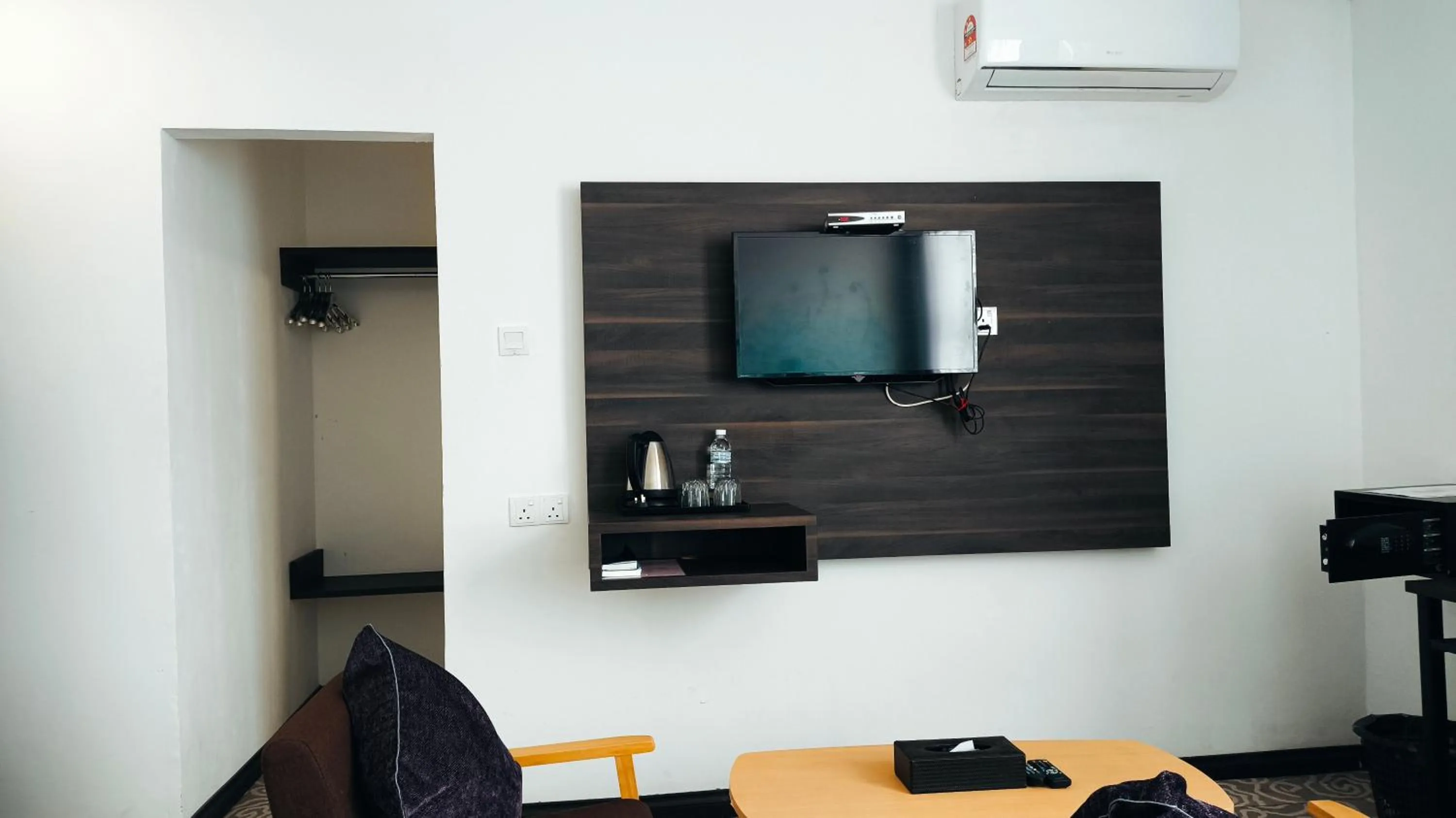 TV and multimedia in Natol Hotel