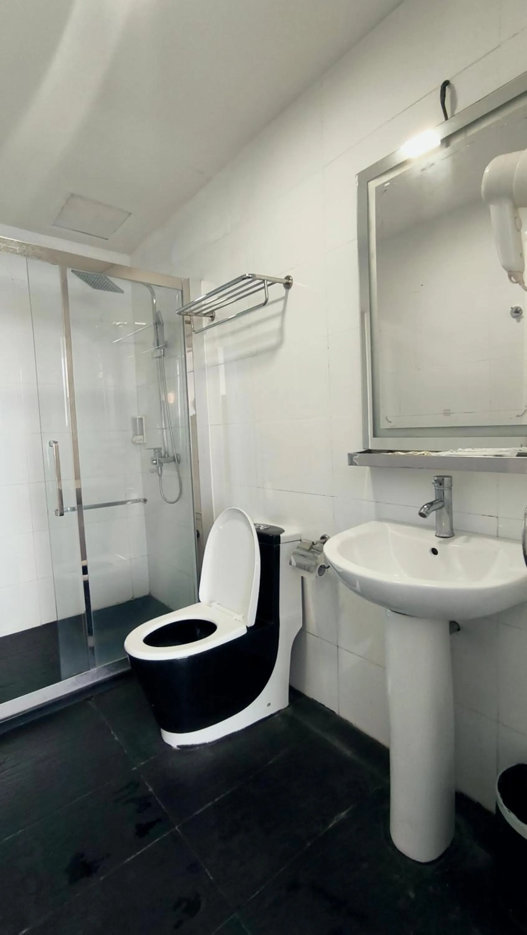 Bathroom in Natol Hotel