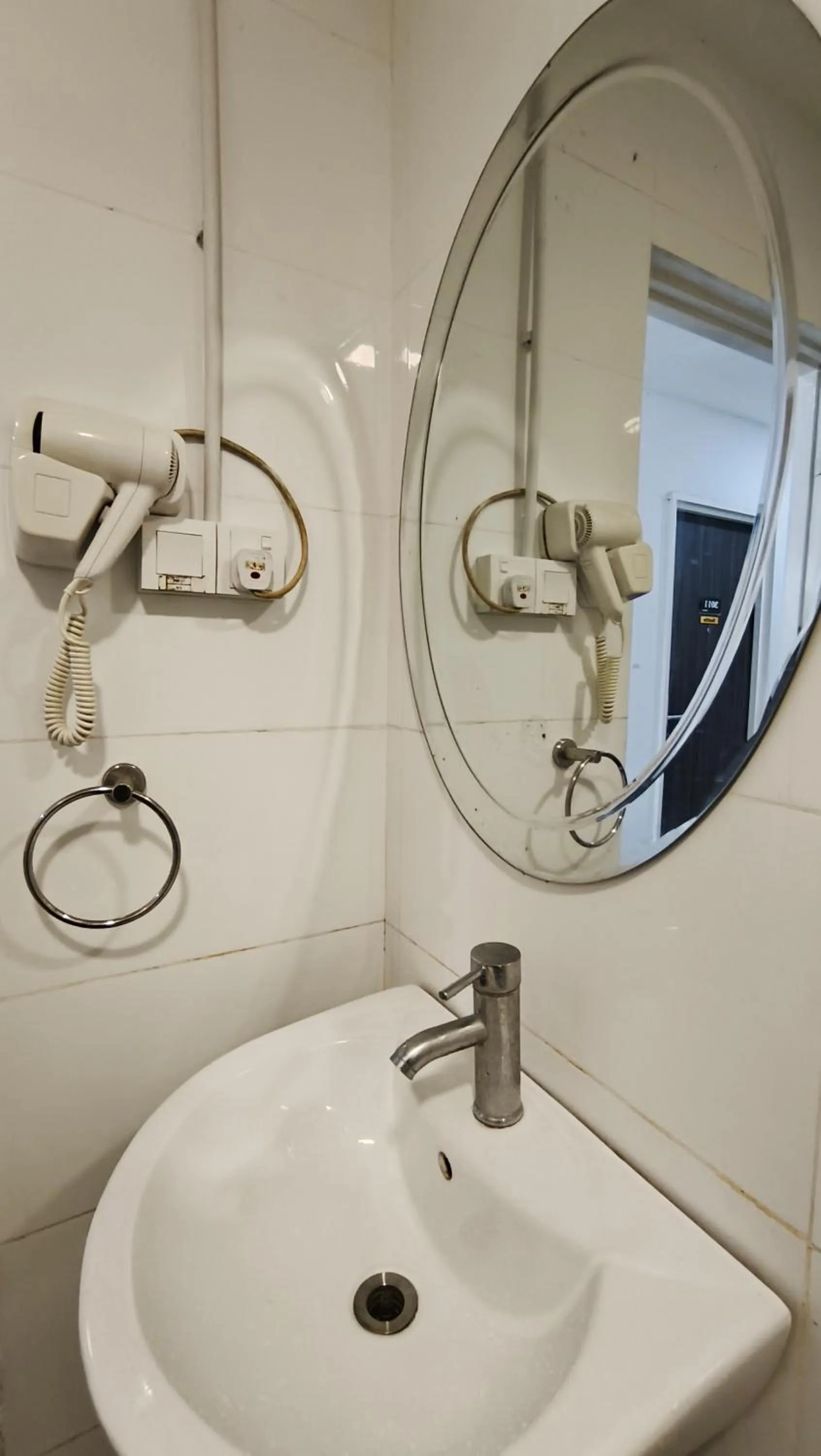 Bathroom in Natol Hotel