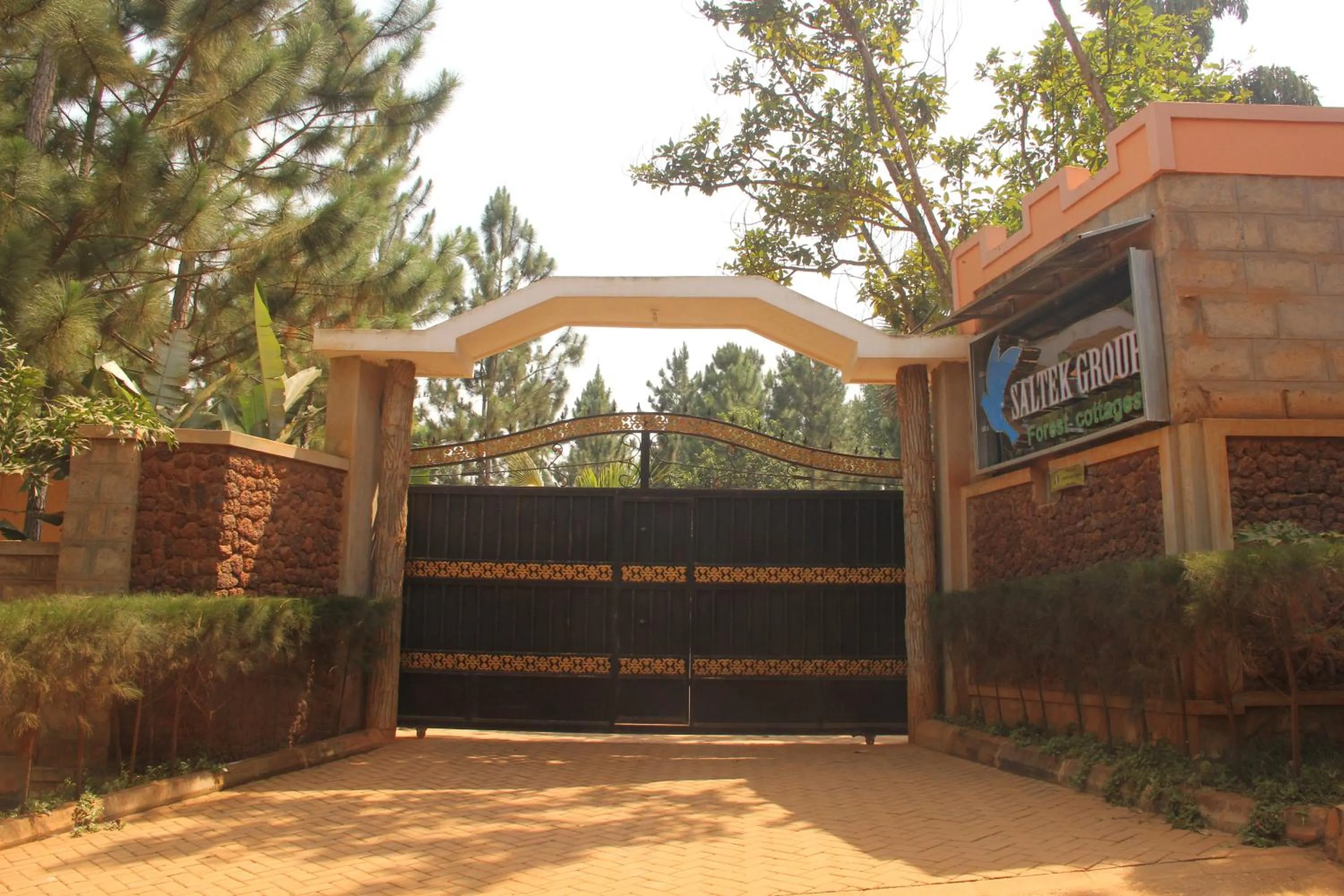 Text overlay in Saltek Forest Cottages