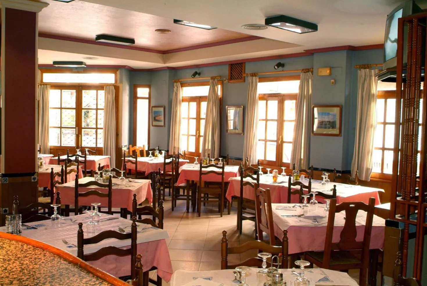 Restaurant/places to eat in Hotel Menano