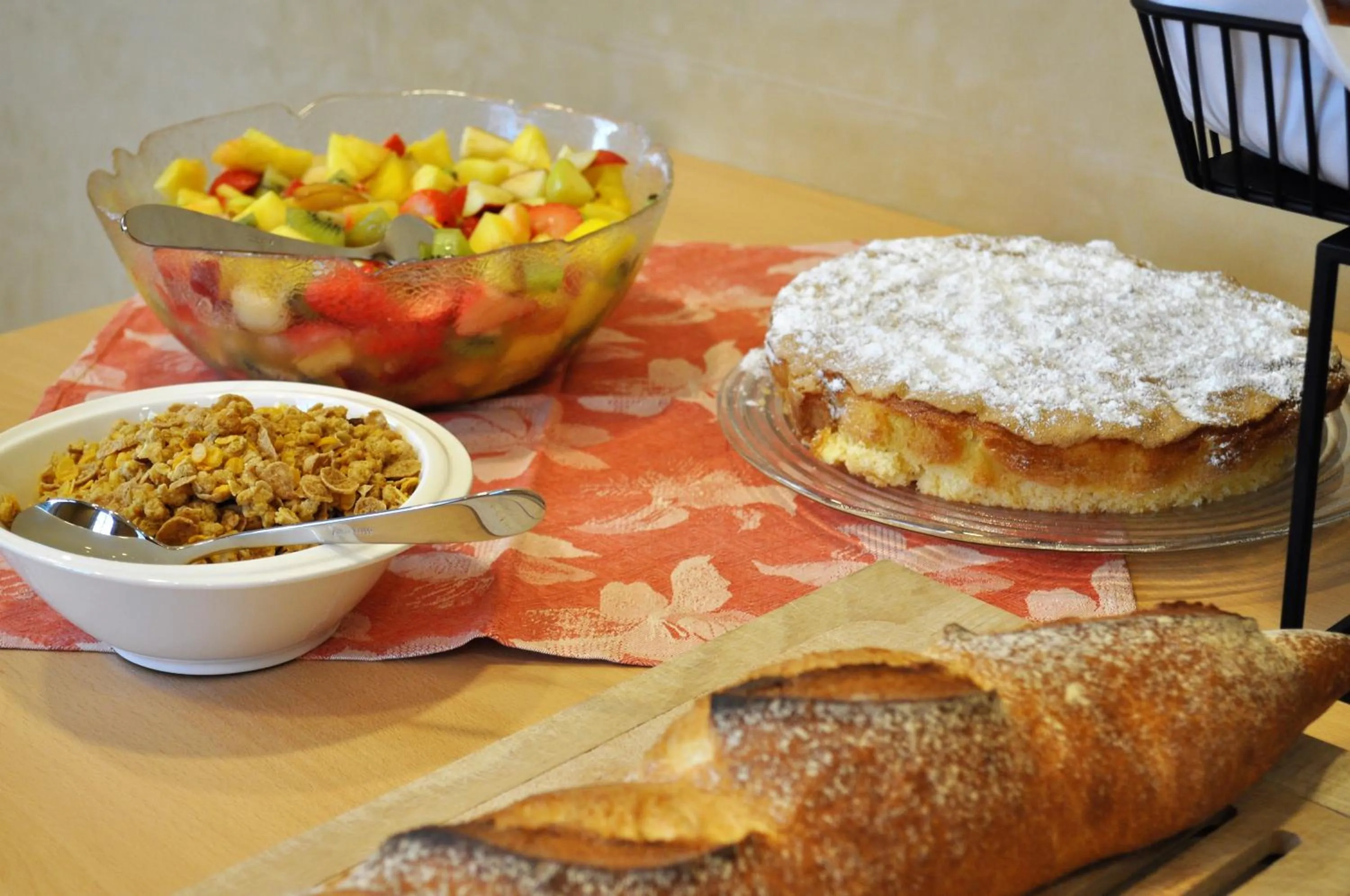 Buffet breakfast in Domaine de Mont-Renaud