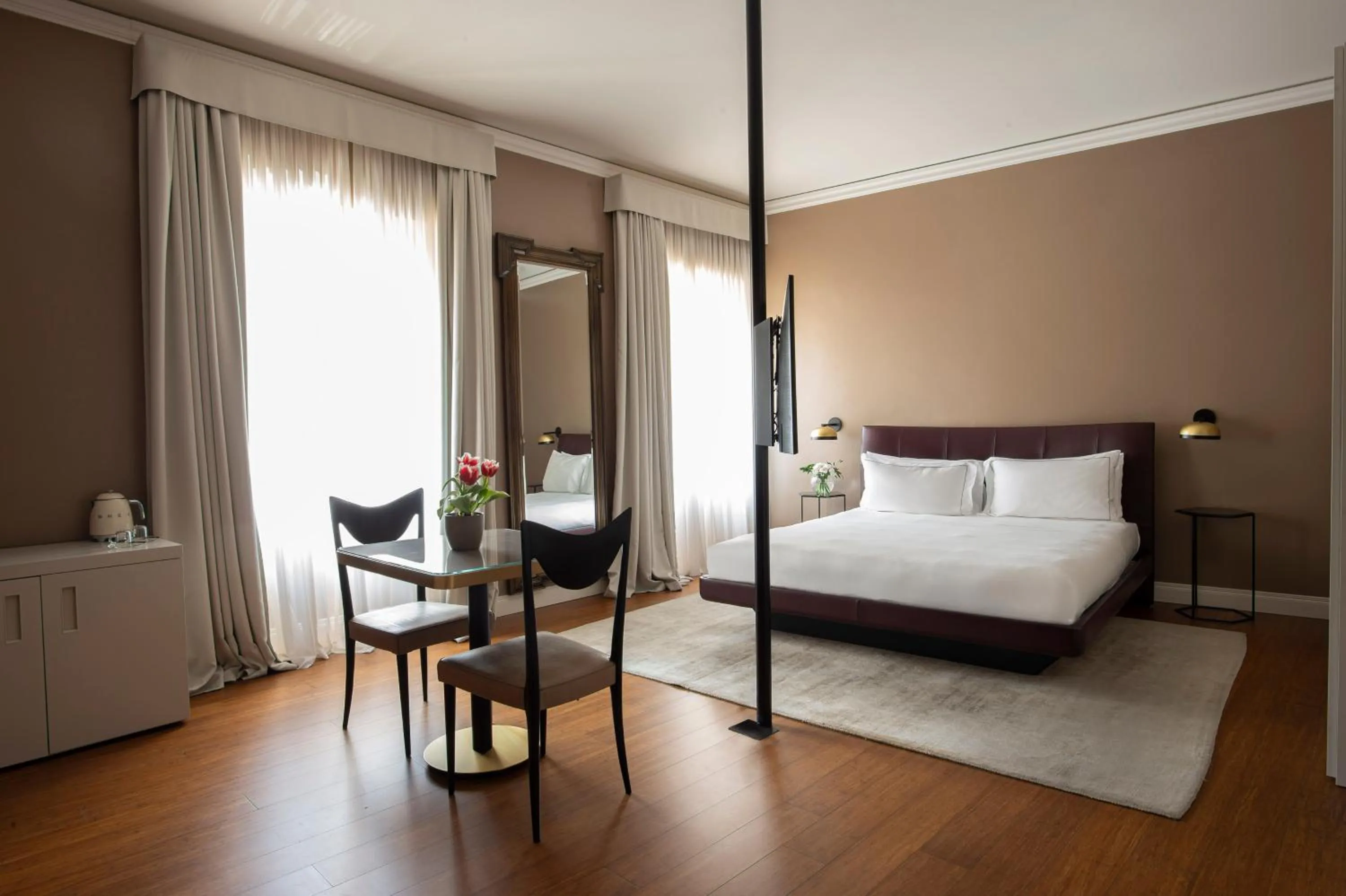 Bedroom, Bed in Butterfly Verona