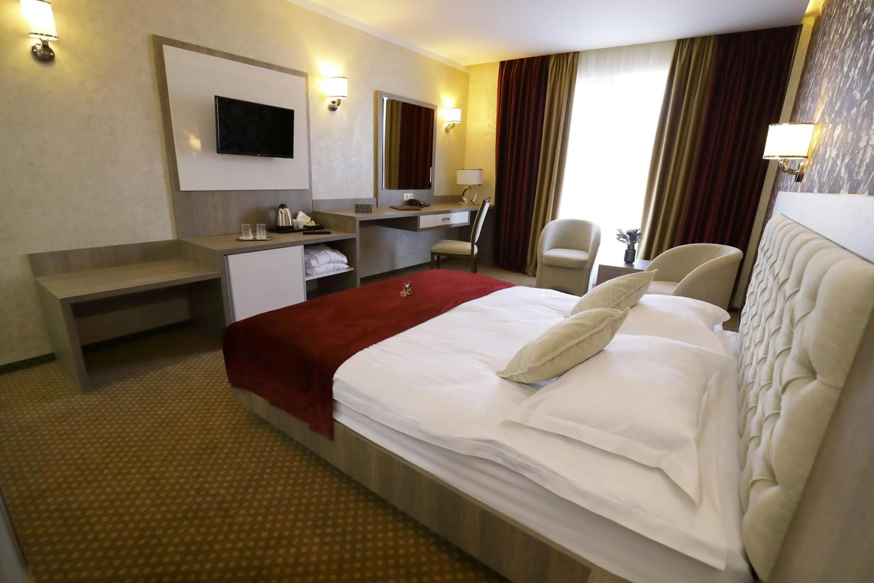 Photo of the whole room, Bed in MELISS EVENTS