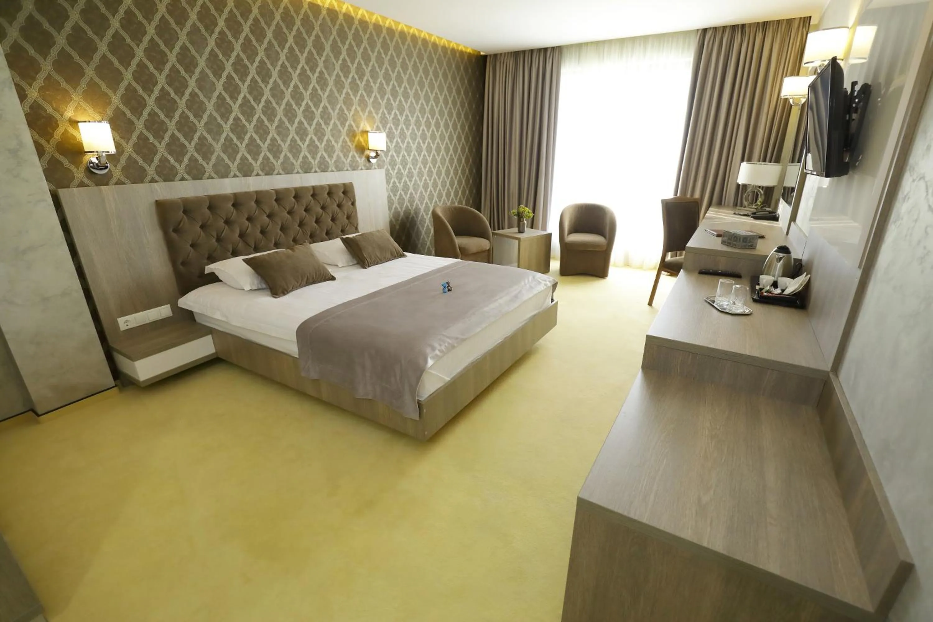 Photo of the whole room, Bed in MELISS EVENTS