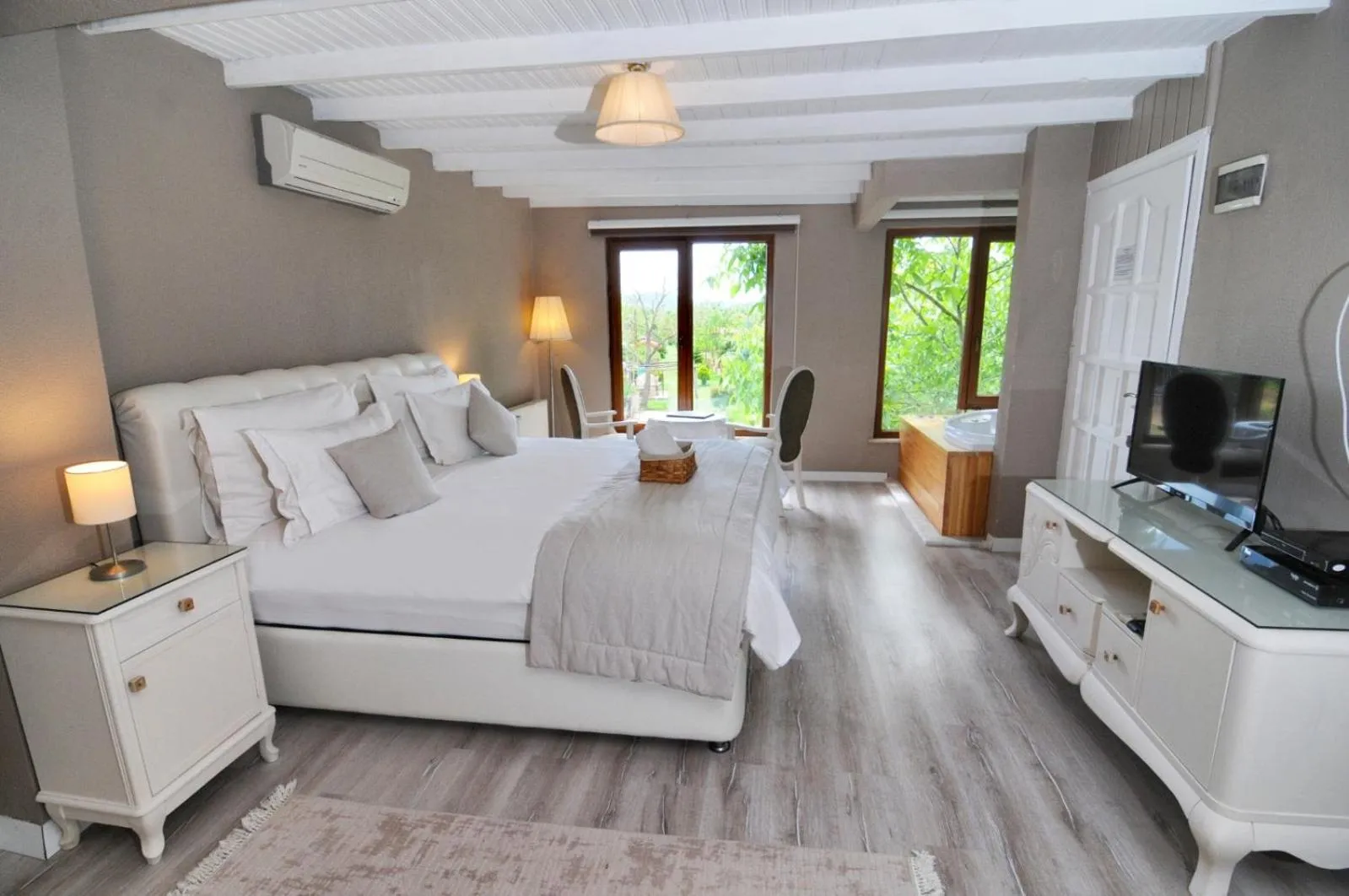 Hot Tub, Bed in Beyaz Ev Agva - Adult only +15