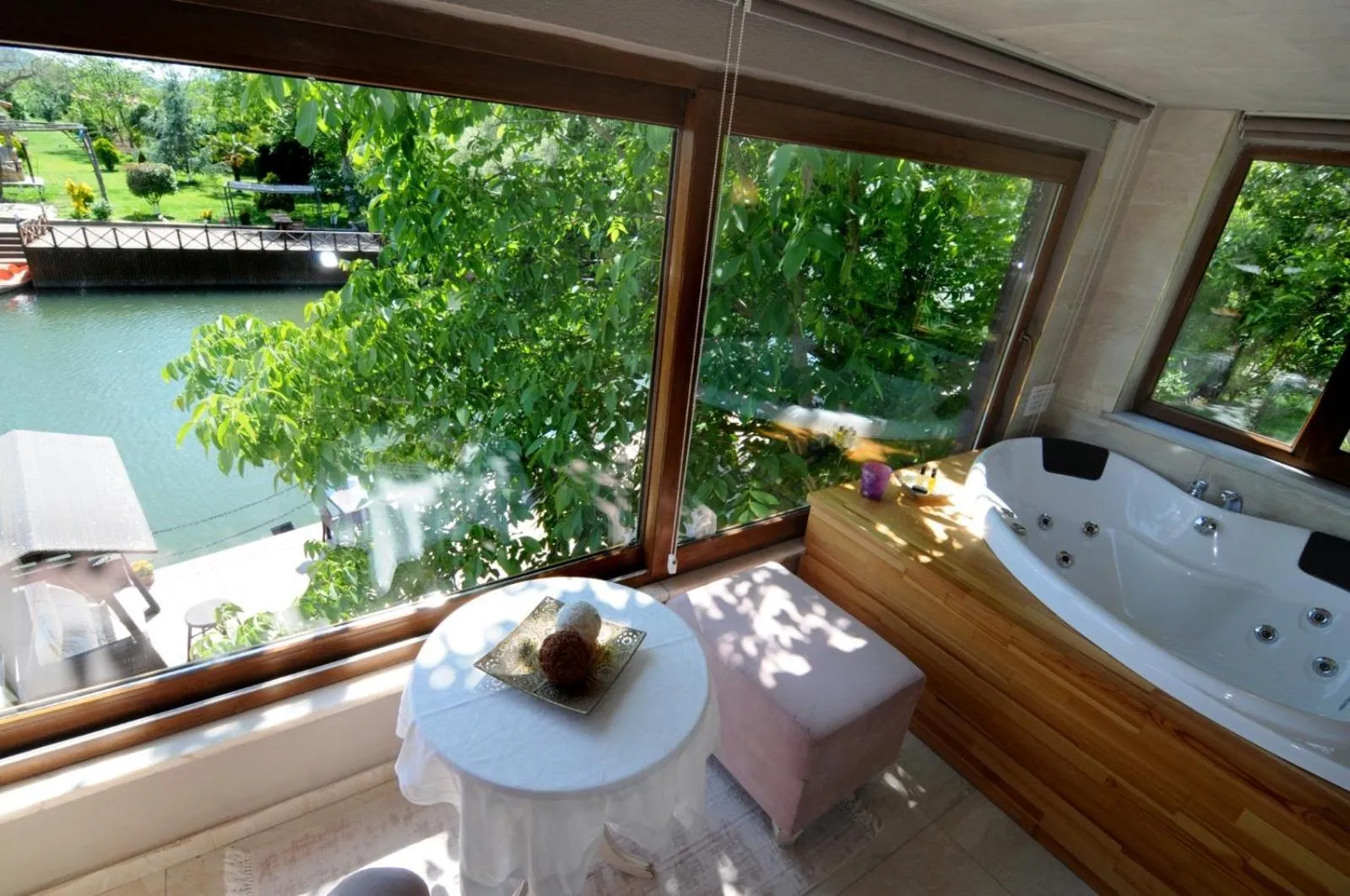 Beyaz Ev Agva - Adult only +15