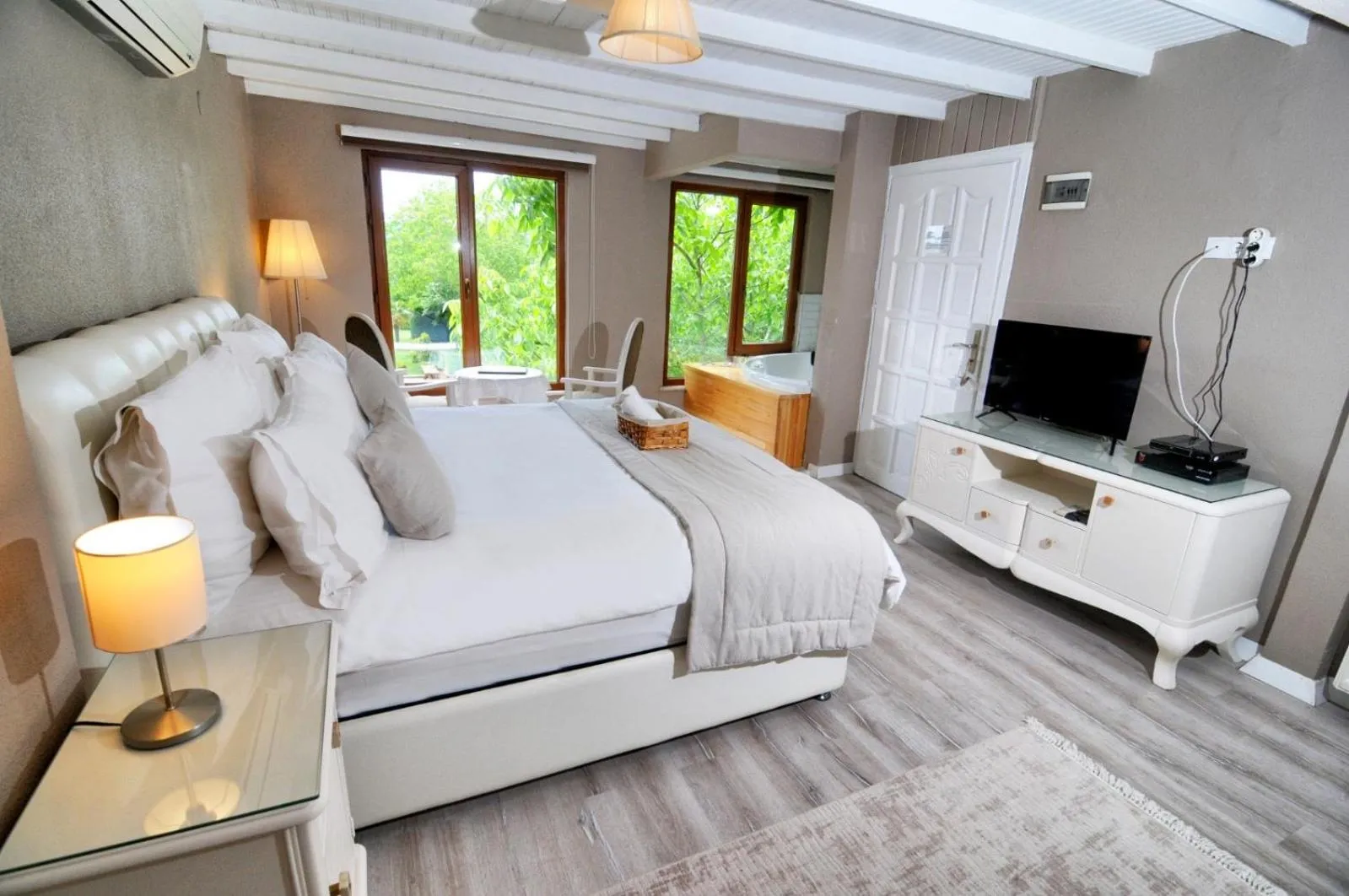 Hot Tub, Bed in Beyaz Ev Agva - Adult only +15