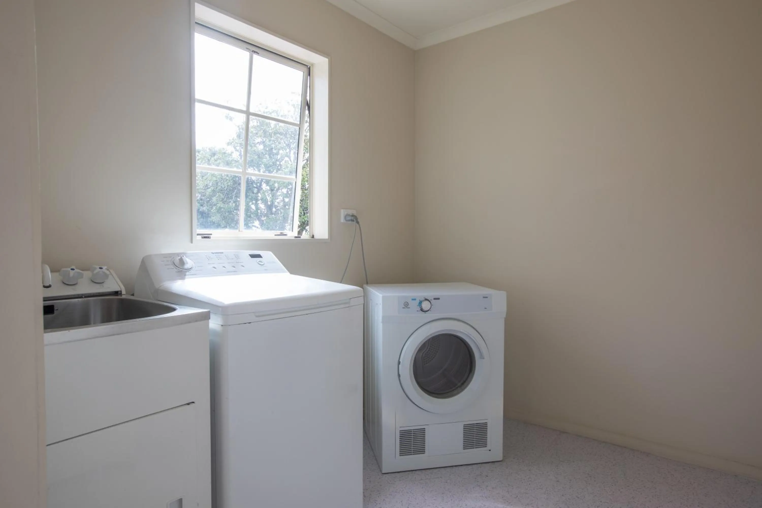 laundry in BKs Pioneer Motel