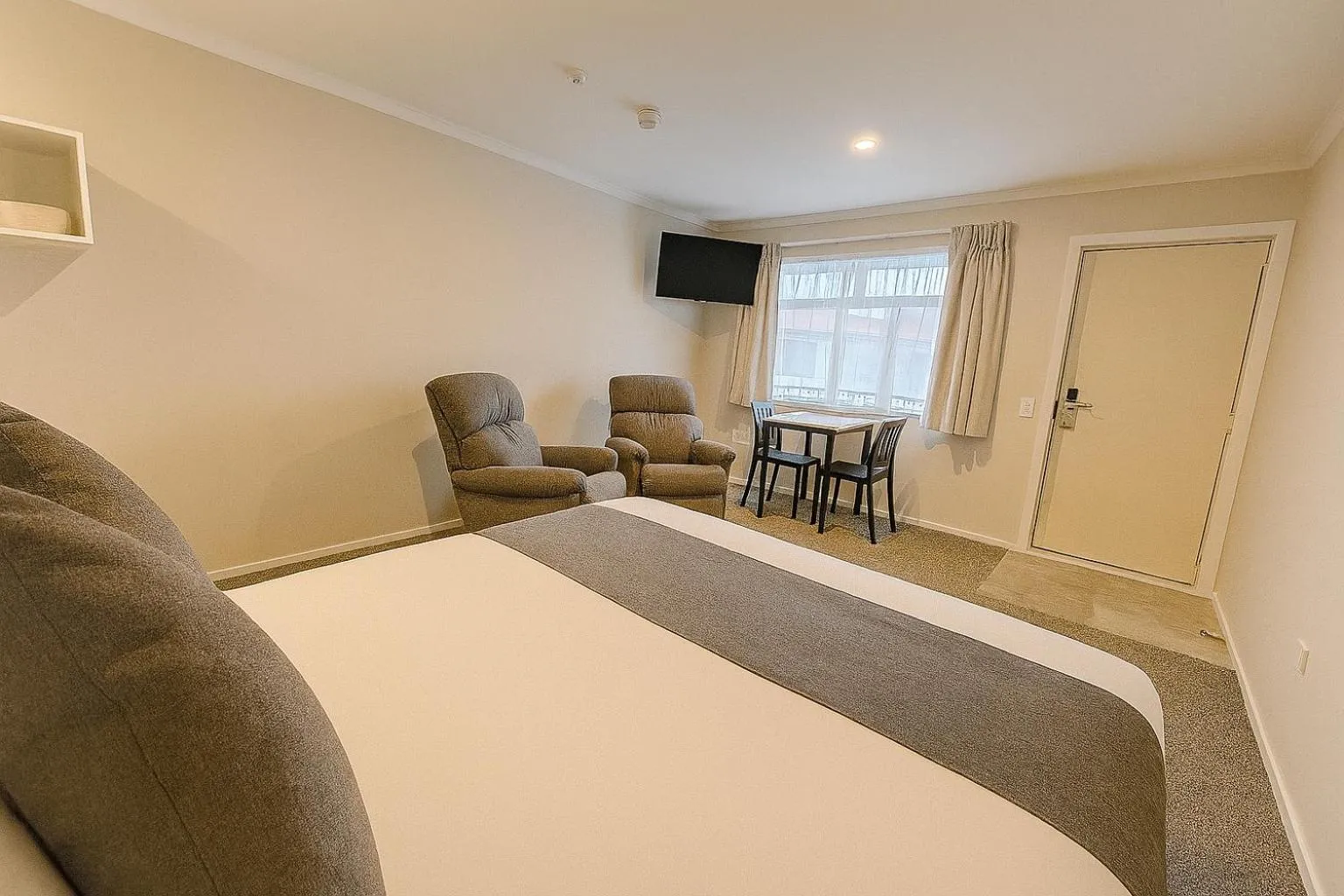 Bed in BKs Pioneer Motel