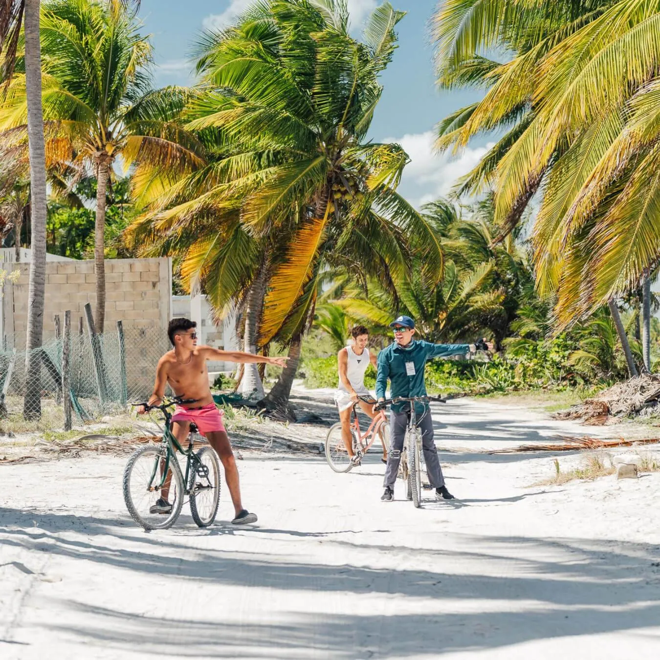 People in Hotel Cielo y Selva