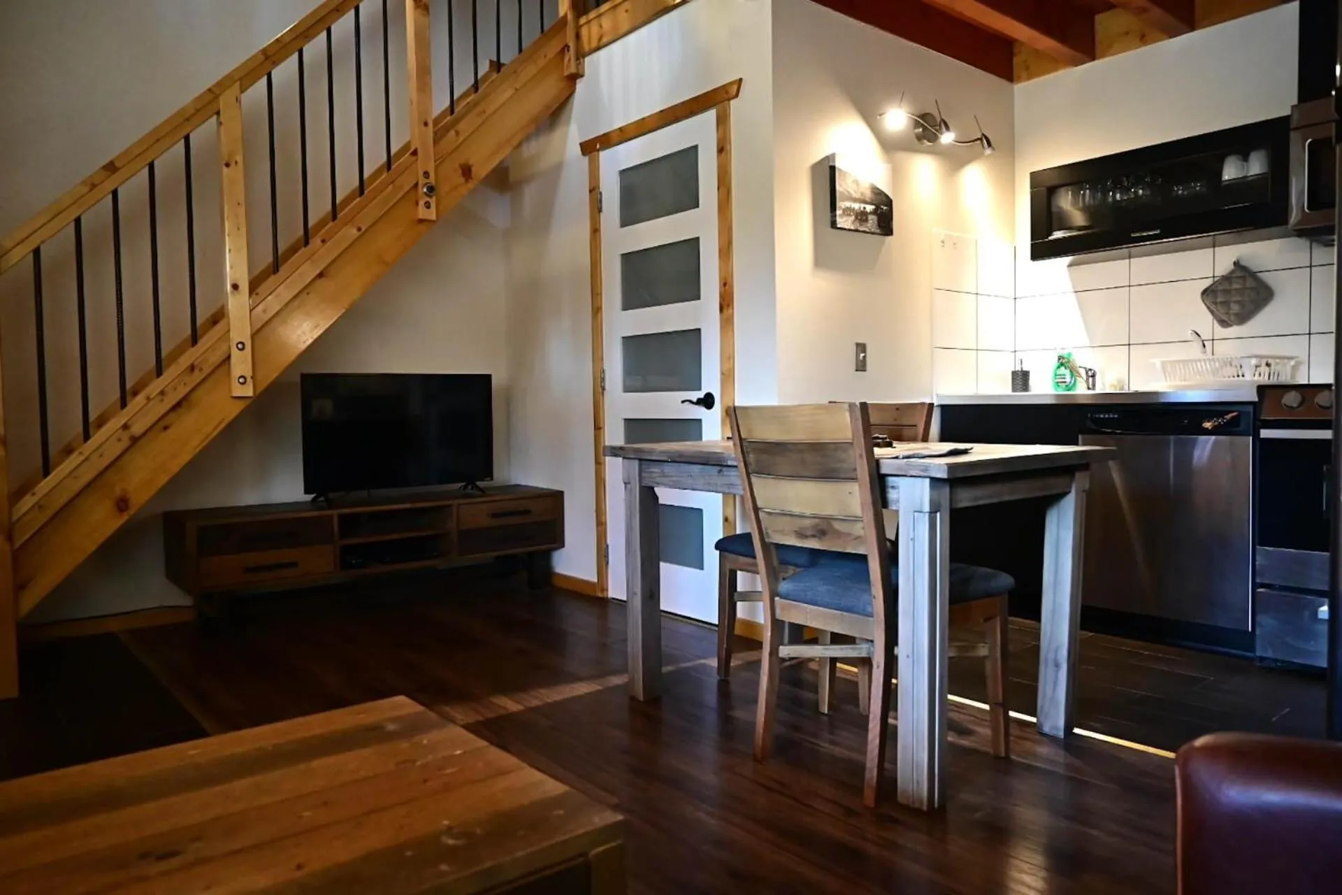 Dining area in Red Cariboo Apartments