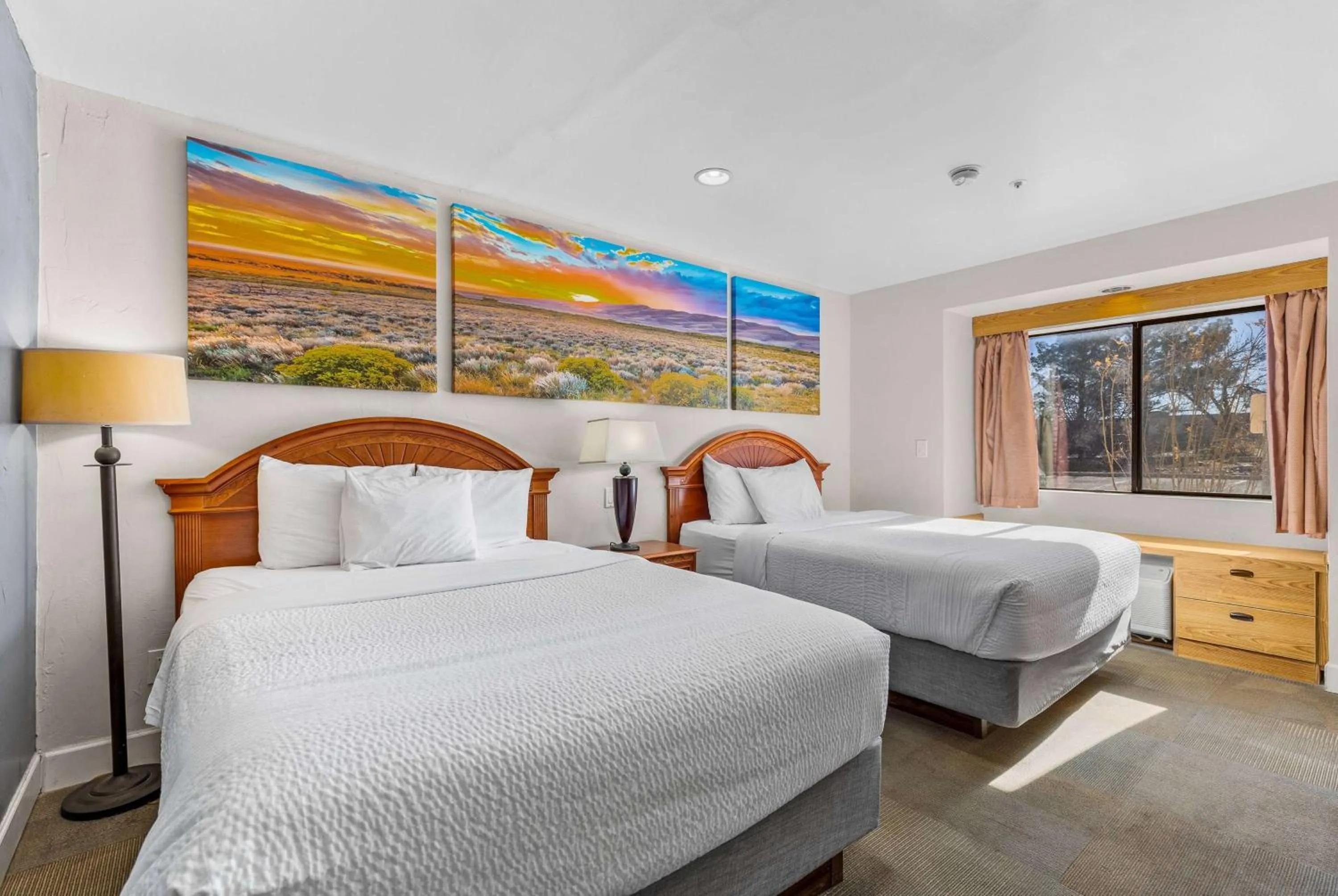 Photo of the whole room, Bed in Days Inn by Wyndham Camp Verde Arizona