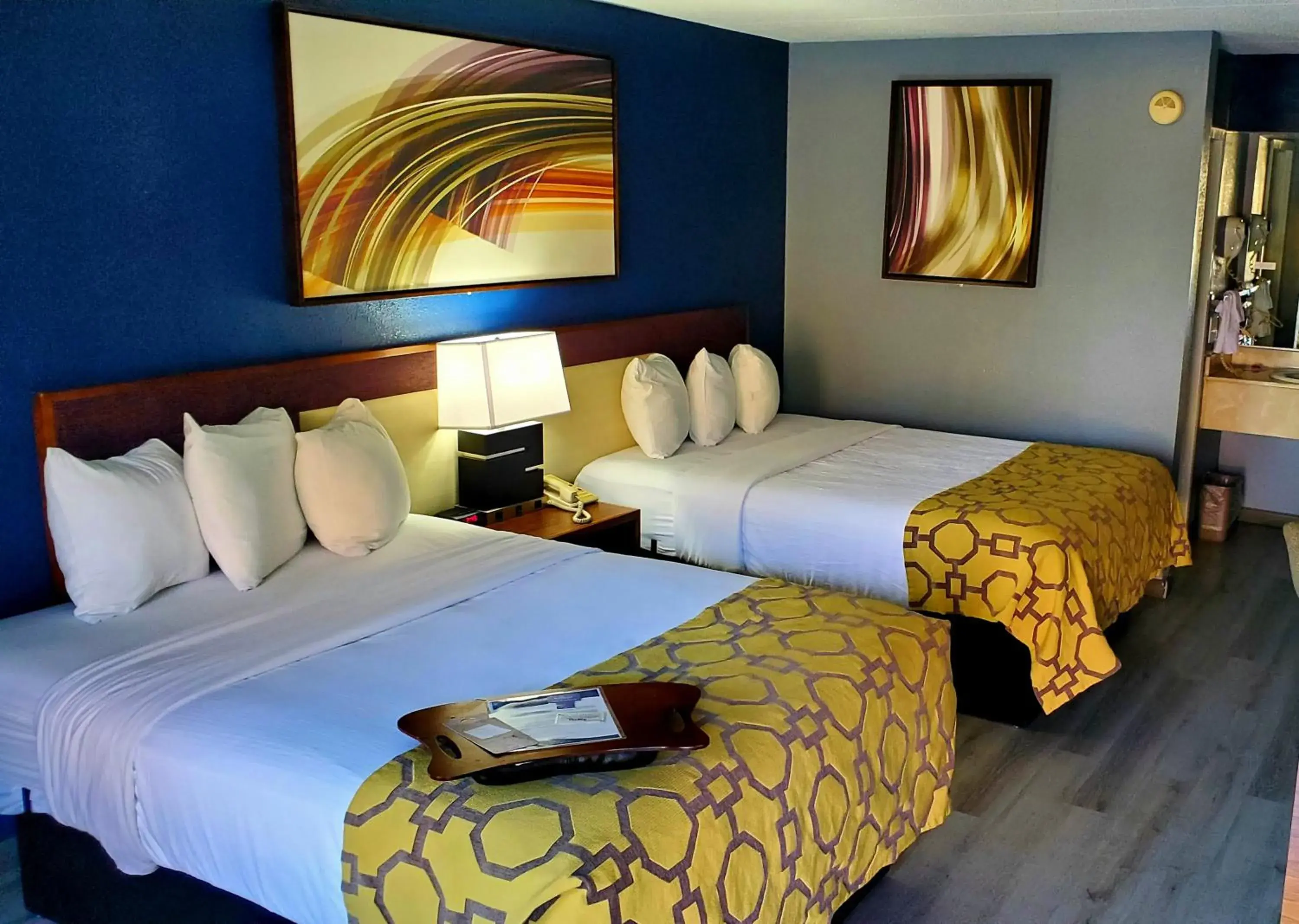 Queen Room with Two Queen Beds - Non-Smoking in Baymont by Wyndham London KY Queen Room with Two Queen Beds - Non-Smoking in Baymont by Wyndham London KY