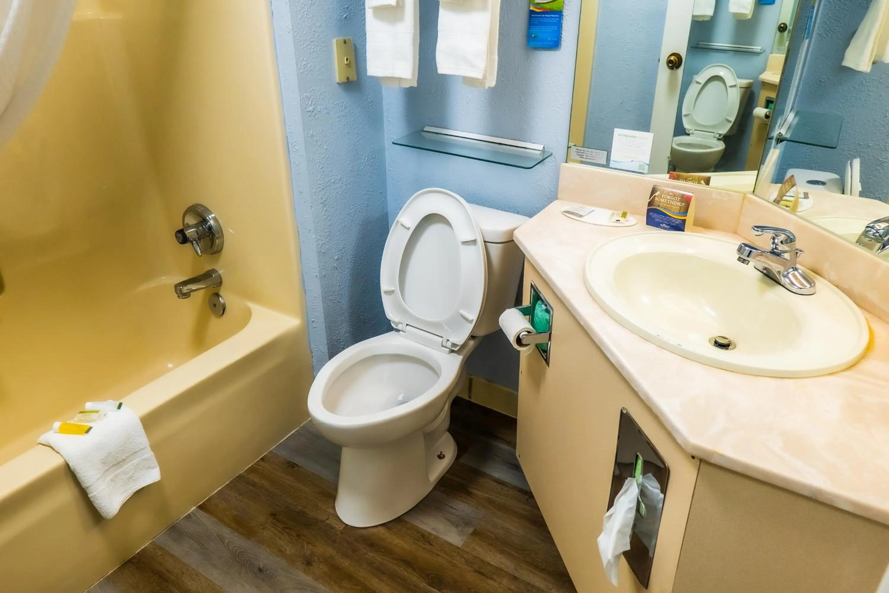 Shower in Baymont by Wyndham London KY