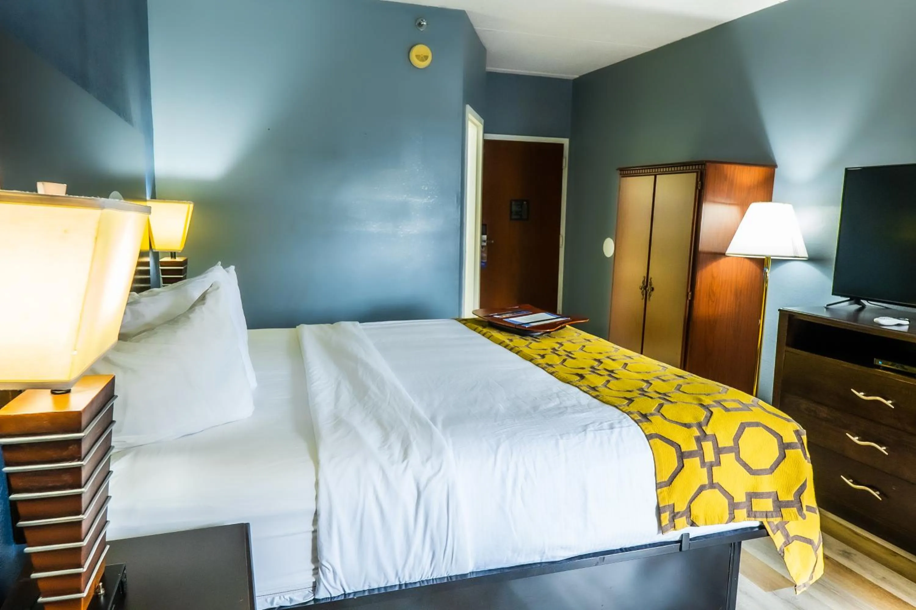 Bed in Baymont by Wyndham London KY