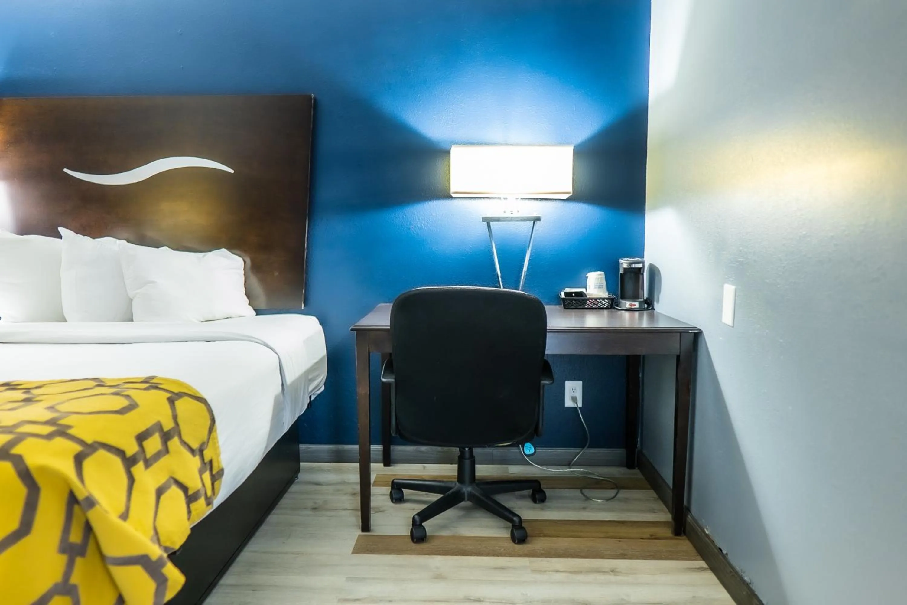 Photo of the whole room, Bed in Baymont by Wyndham London KY