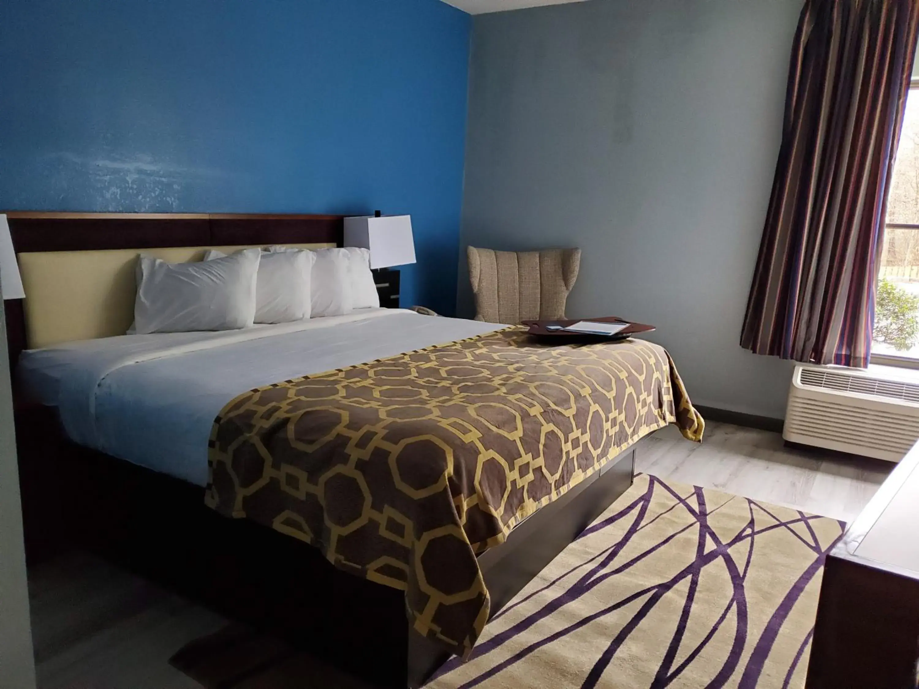 King Room - Mobility Access/Non-Smoking in Baymont by Wyndham London KY King Room - Mobility Access/Non-Smoking in Baymont by Wyndham London KY