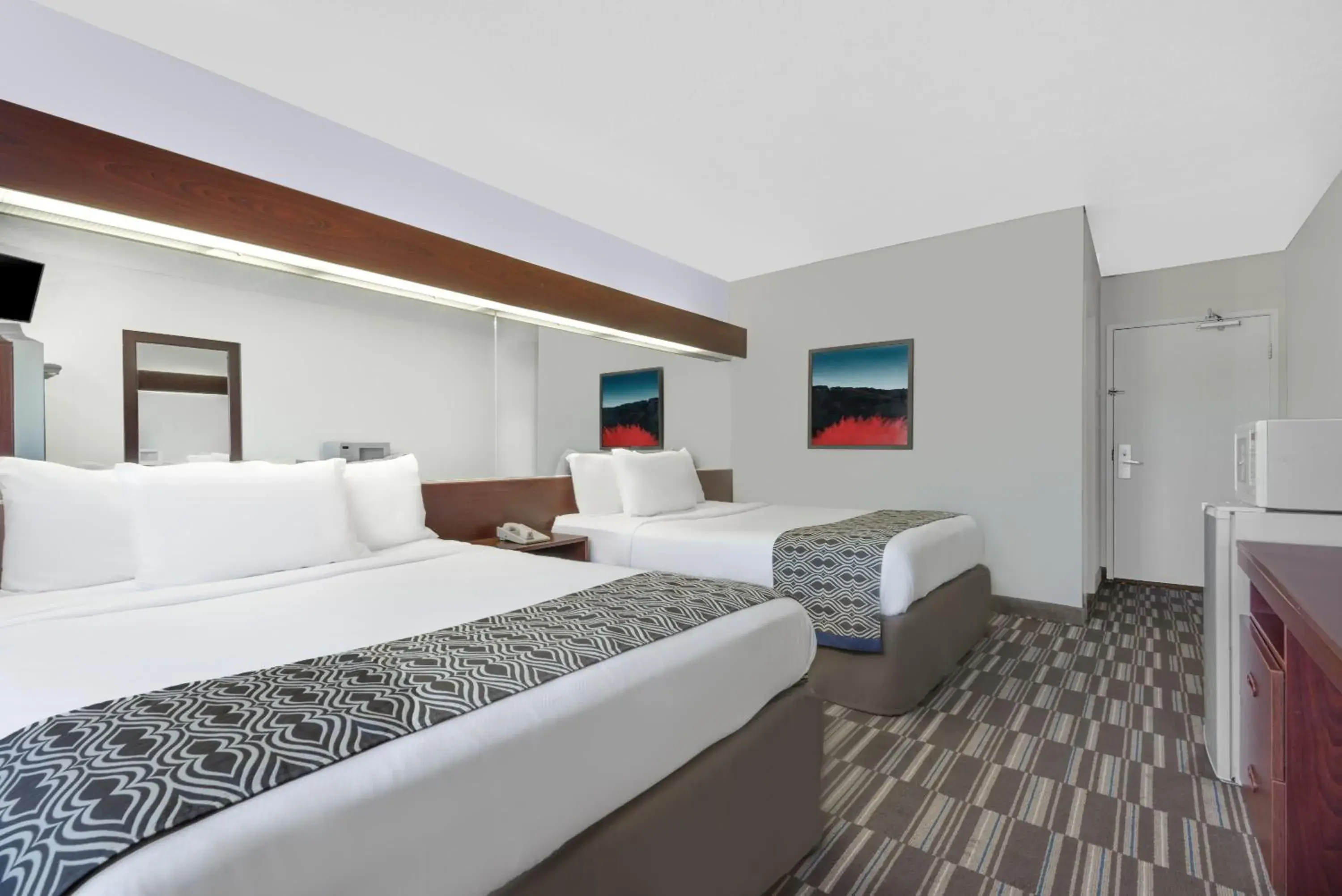 Queen Room with Two Queen Beds - Non-Smoking in Microtel Inn & Suites by Wyndham London Queen Room with Two Queen Beds - Non-Smoking in Microtel Inn & Suites by Wyndham London