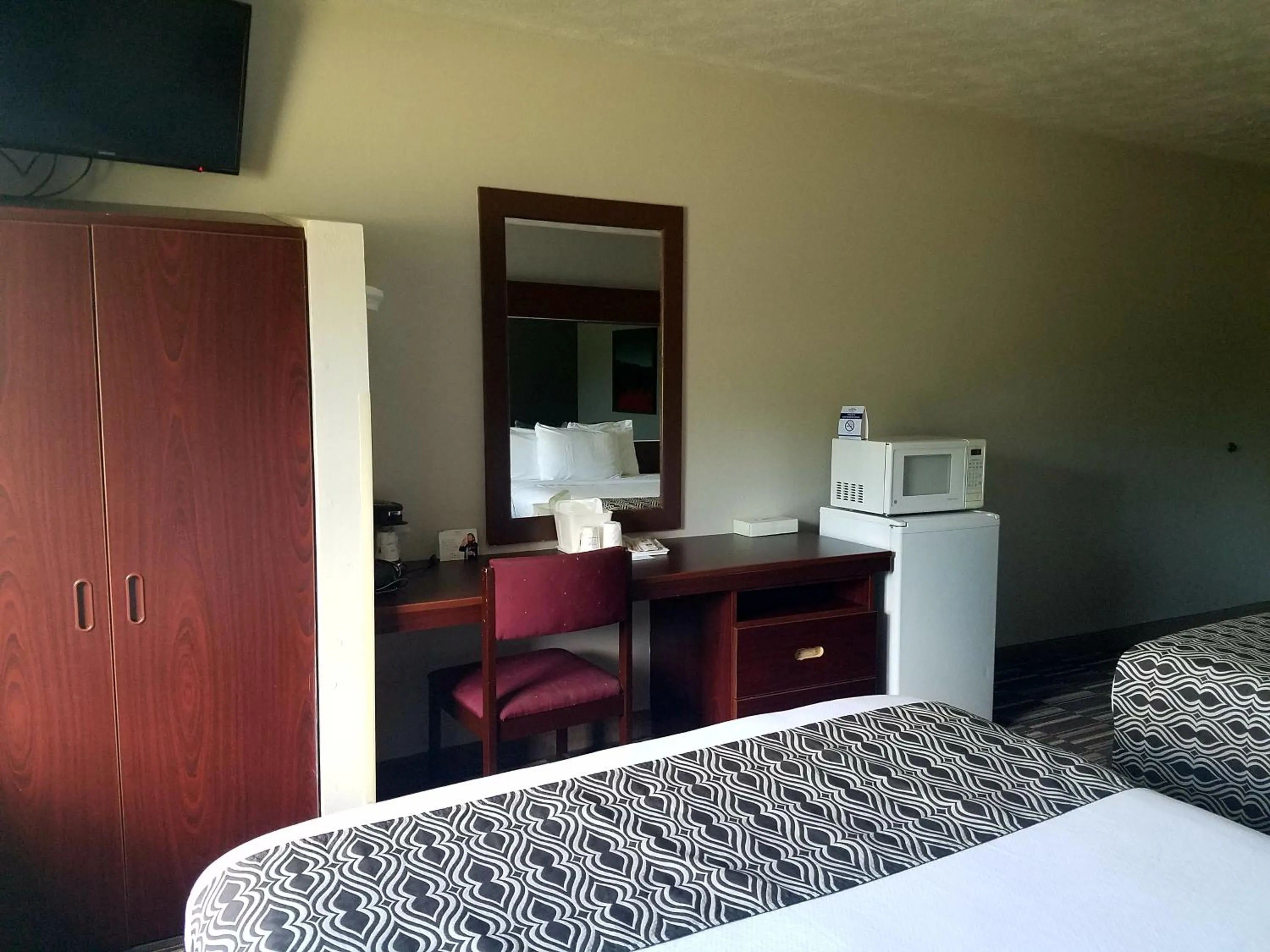 Decorative detail, Bed in Microtel Inn & Suites by Wyndham London