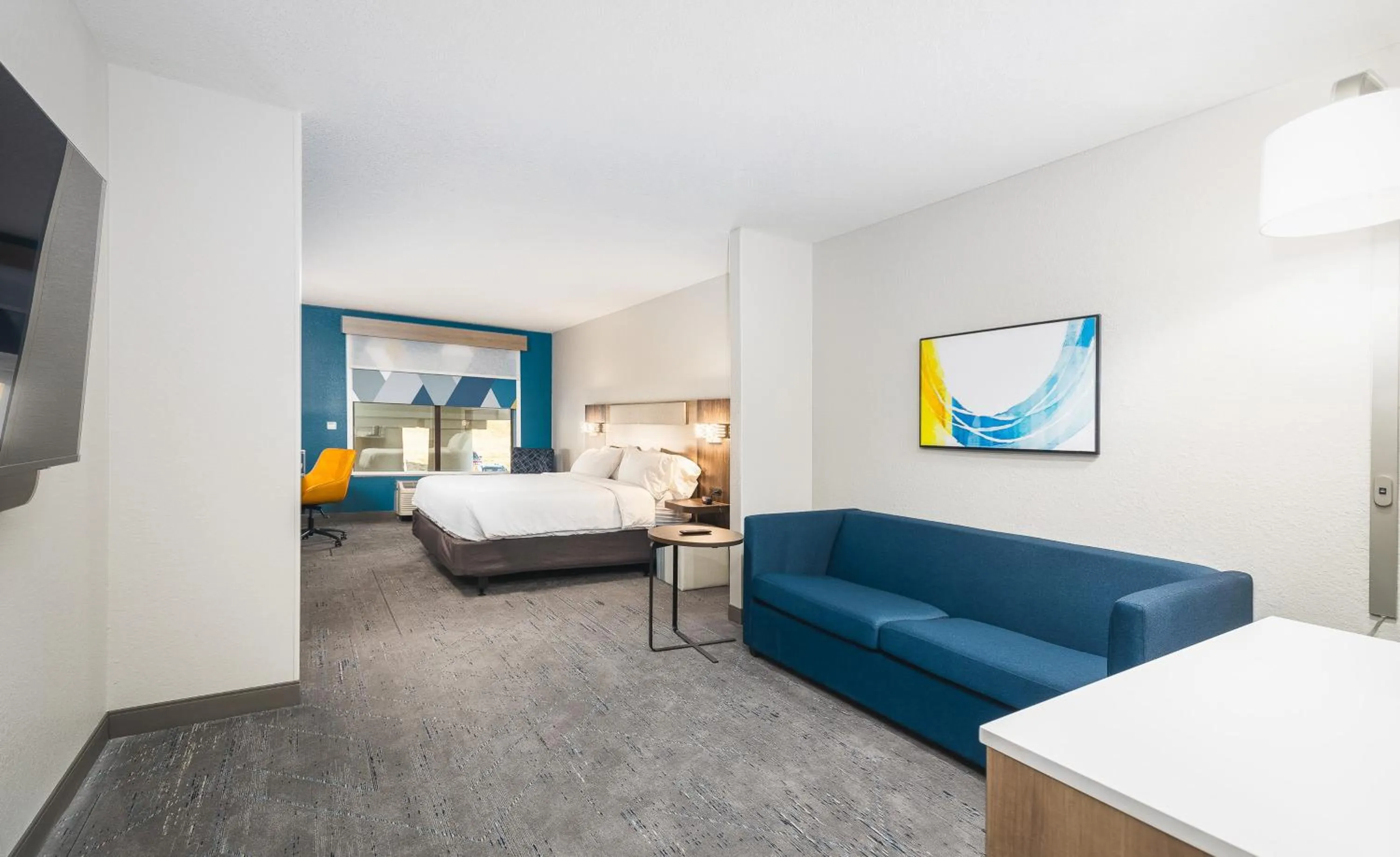 Photo of the whole room, Bed in Holiday Inn Express Hotel and Suites Saint Robert by IHG