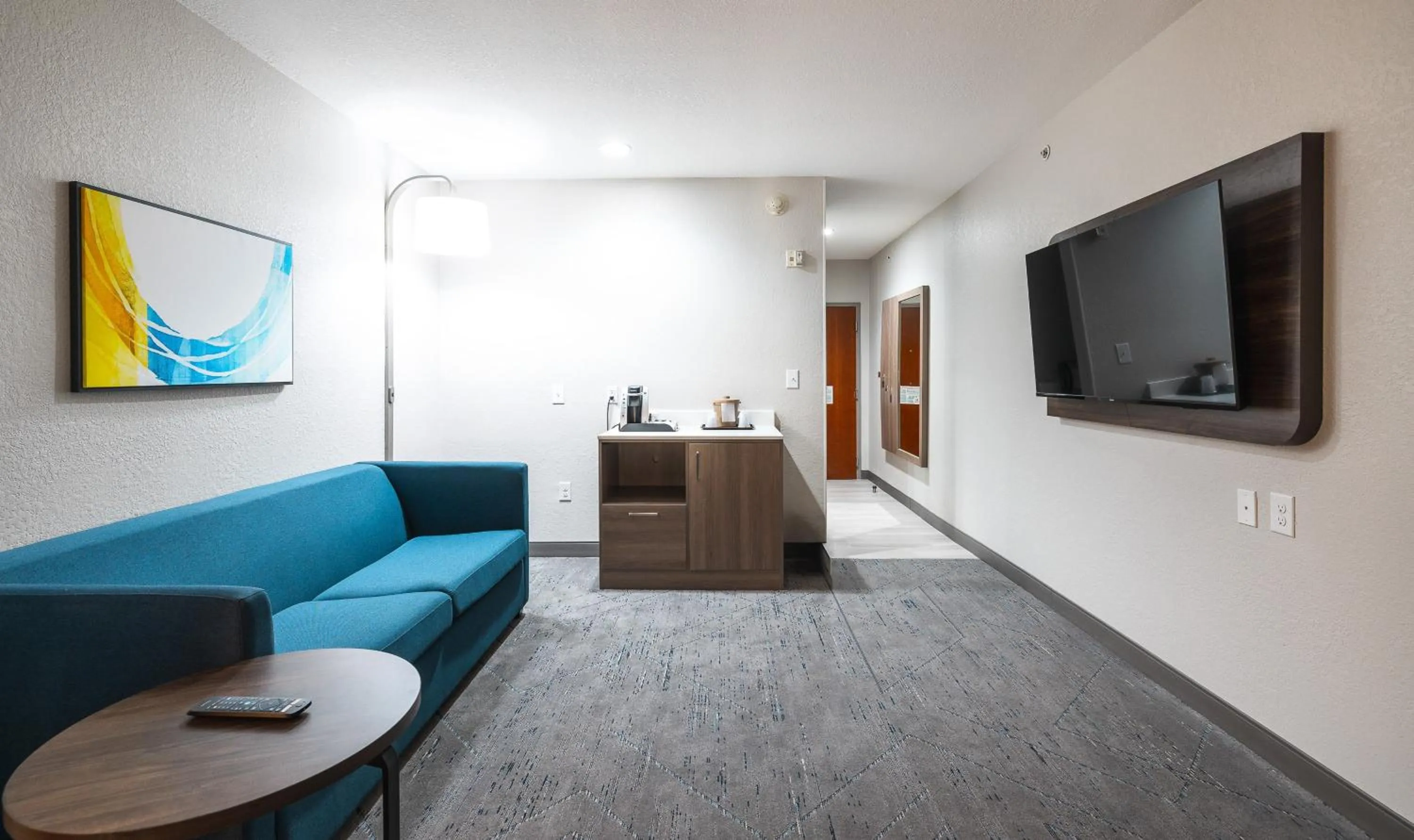 Photo of the whole room in Holiday Inn Express Hotel and Suites Saint Robert by IHG