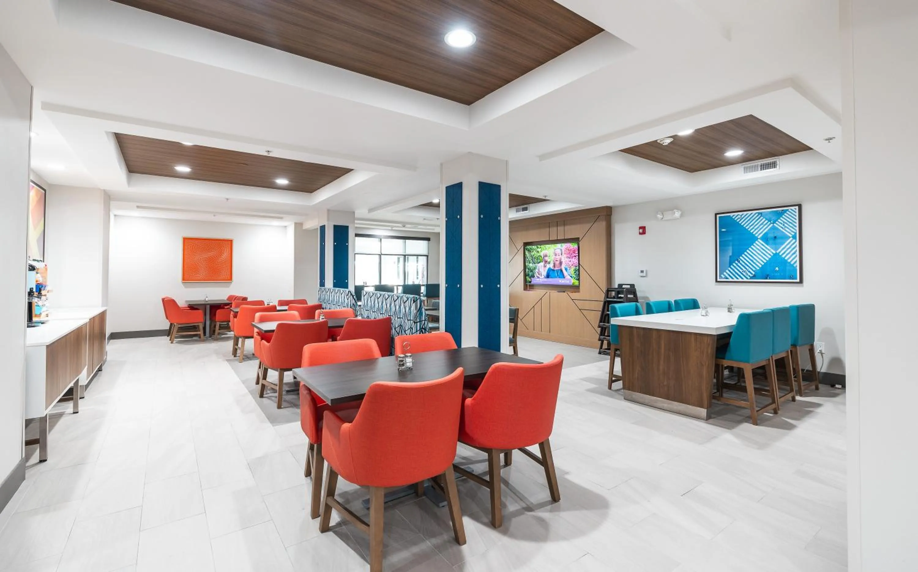 Seating area in Holiday Inn Express Hotel and Suites Saint Robert by IHG