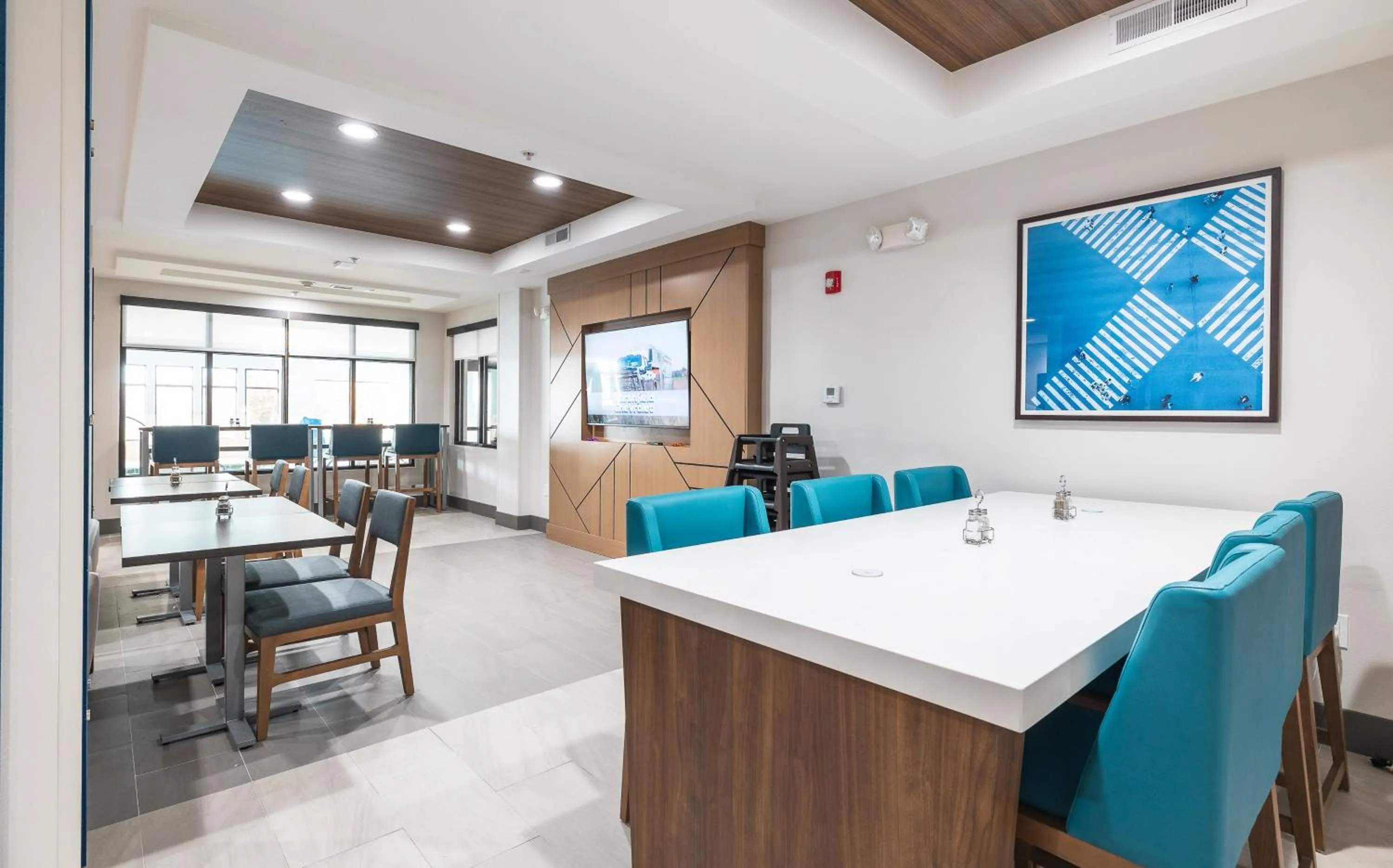 Breakfast in Holiday Inn Express Hotel and Suites Saint Robert by IHG