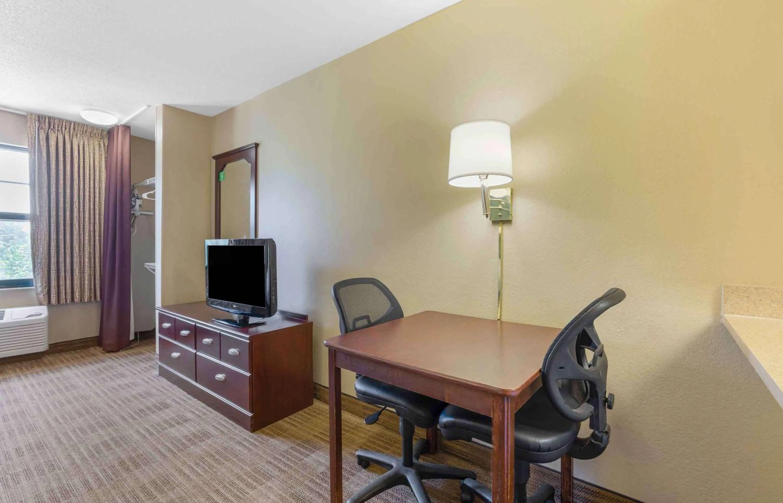 Bedroom in Extended Stay America Suites - Salt Lake City - West Valley Center