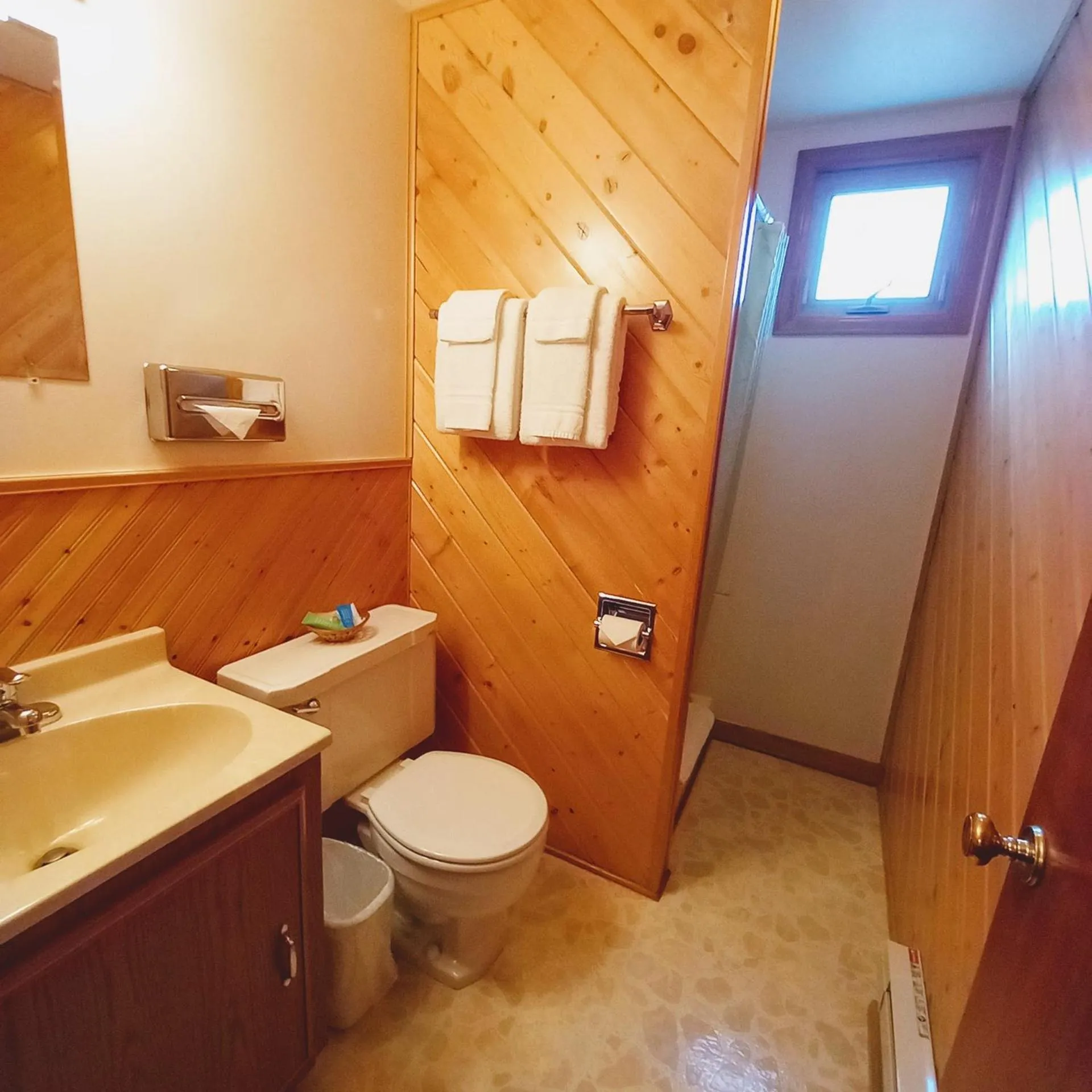 Bathroom in Lone Eagle Lodge