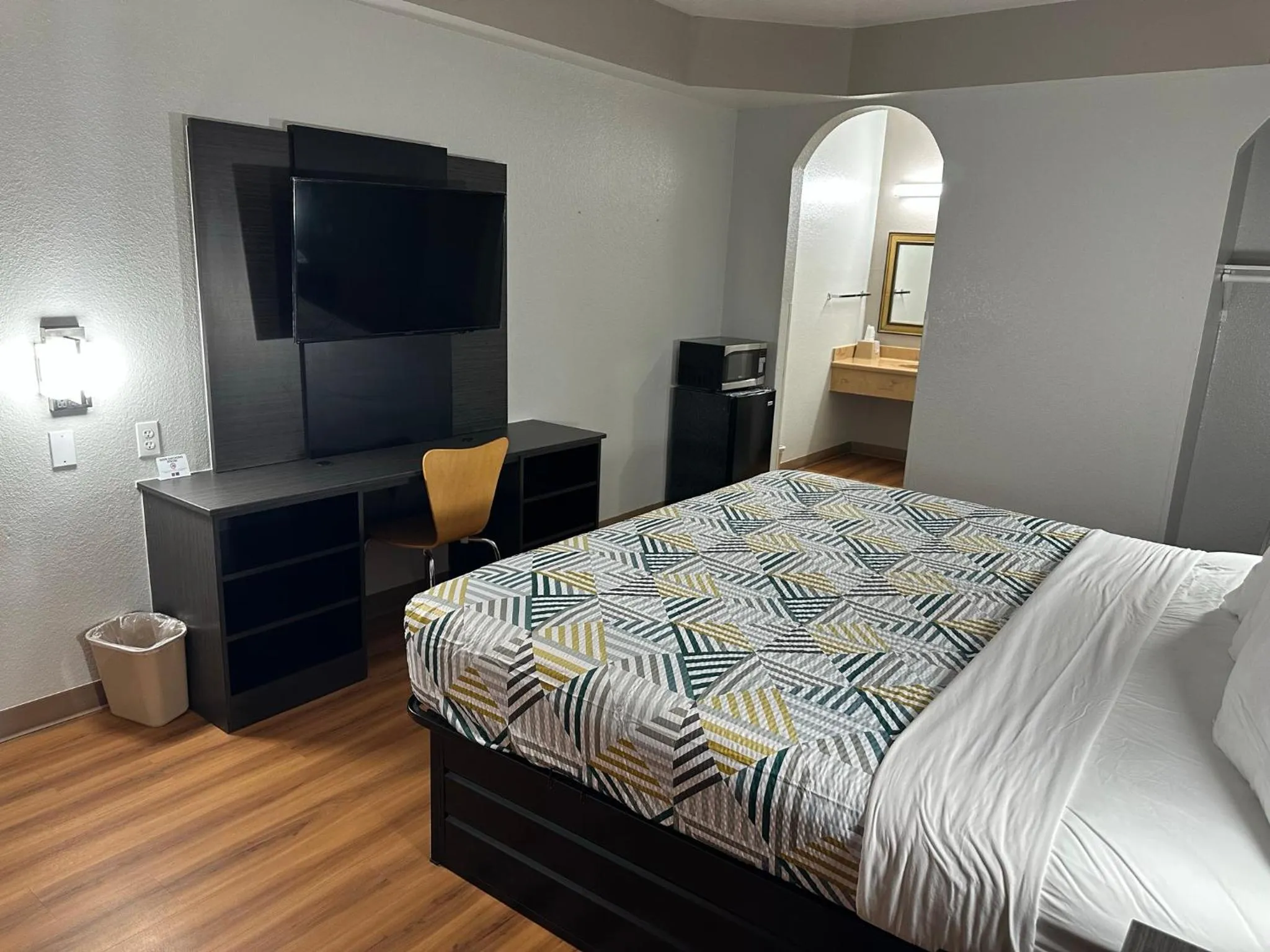 Bed in Motel 6 Alvarado TX